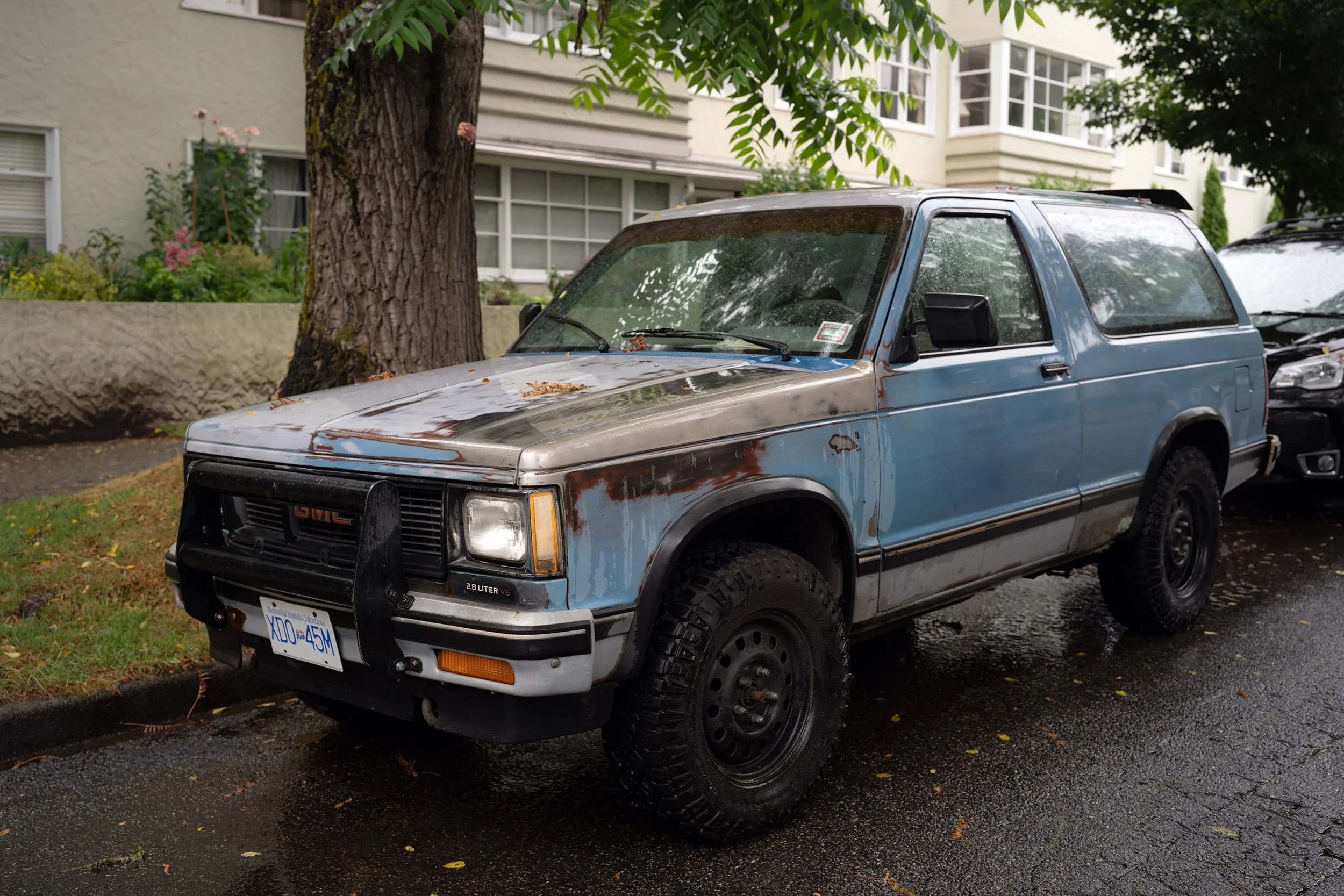 A GMC Jimmi. Sigma 35mm f/1.4 DG II Art (Sony E-Mount) on a Sony A7V.