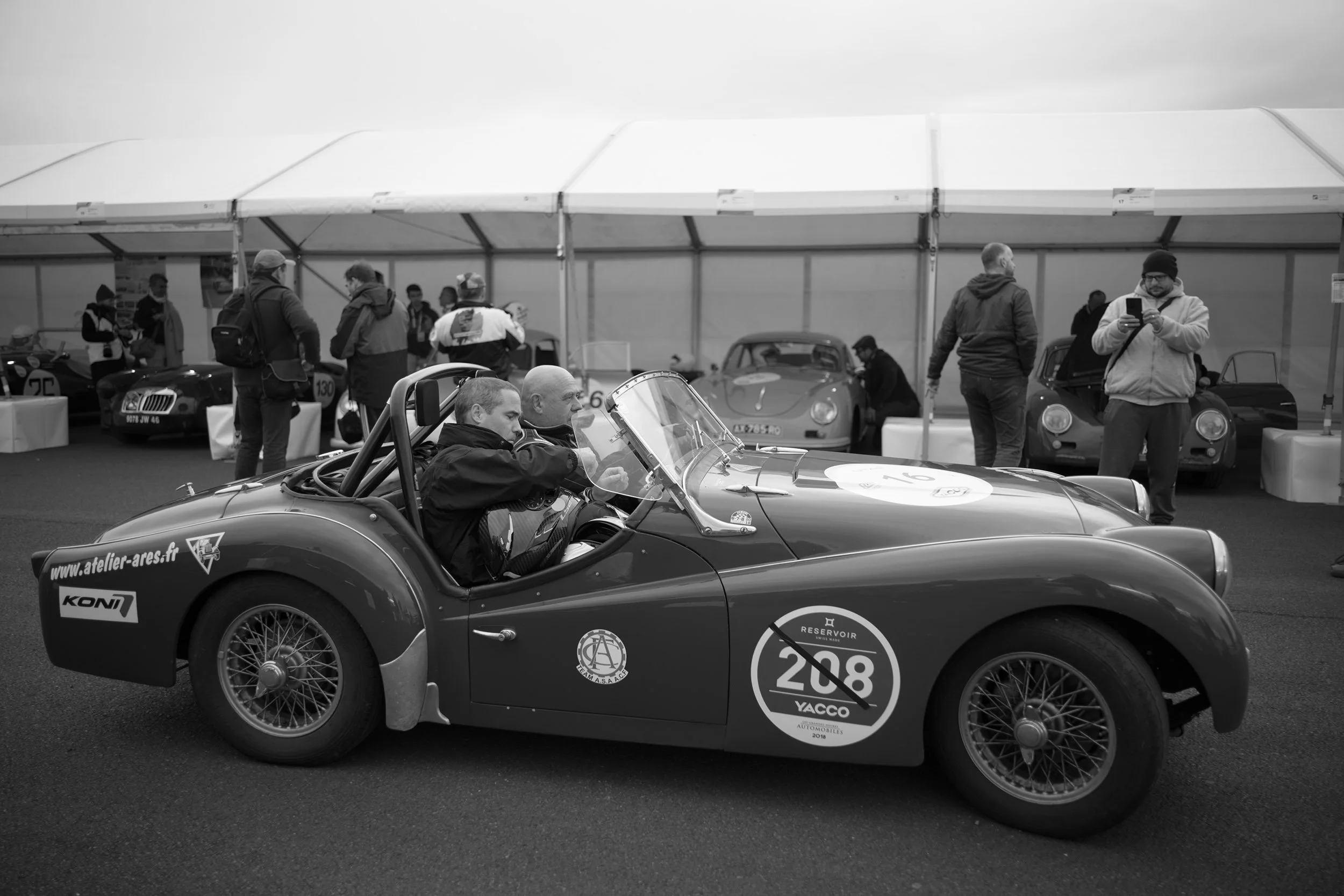 Race car at Centennial Festival, UTAC Linas-Montlhéry Autodrome near Paris. Sample image from a Voigtländer Nokton Vintage Line 28mm f/1.5 (M-Mount) and Leica SL2-S.