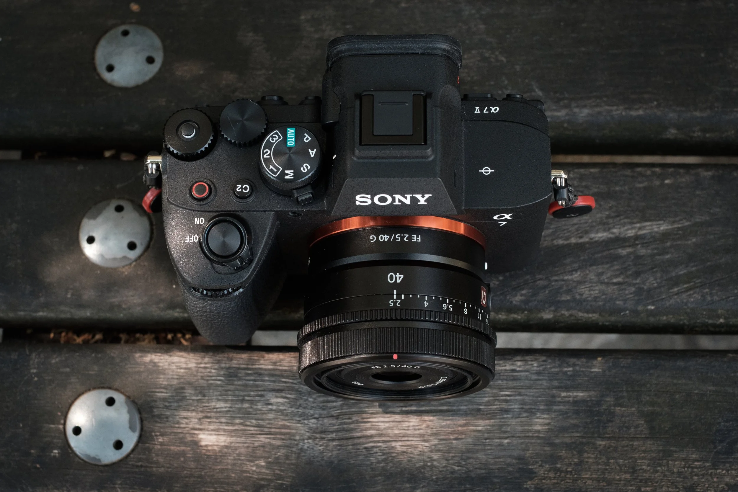 Sony FE 40mm f/2.5 G and Sony A7V