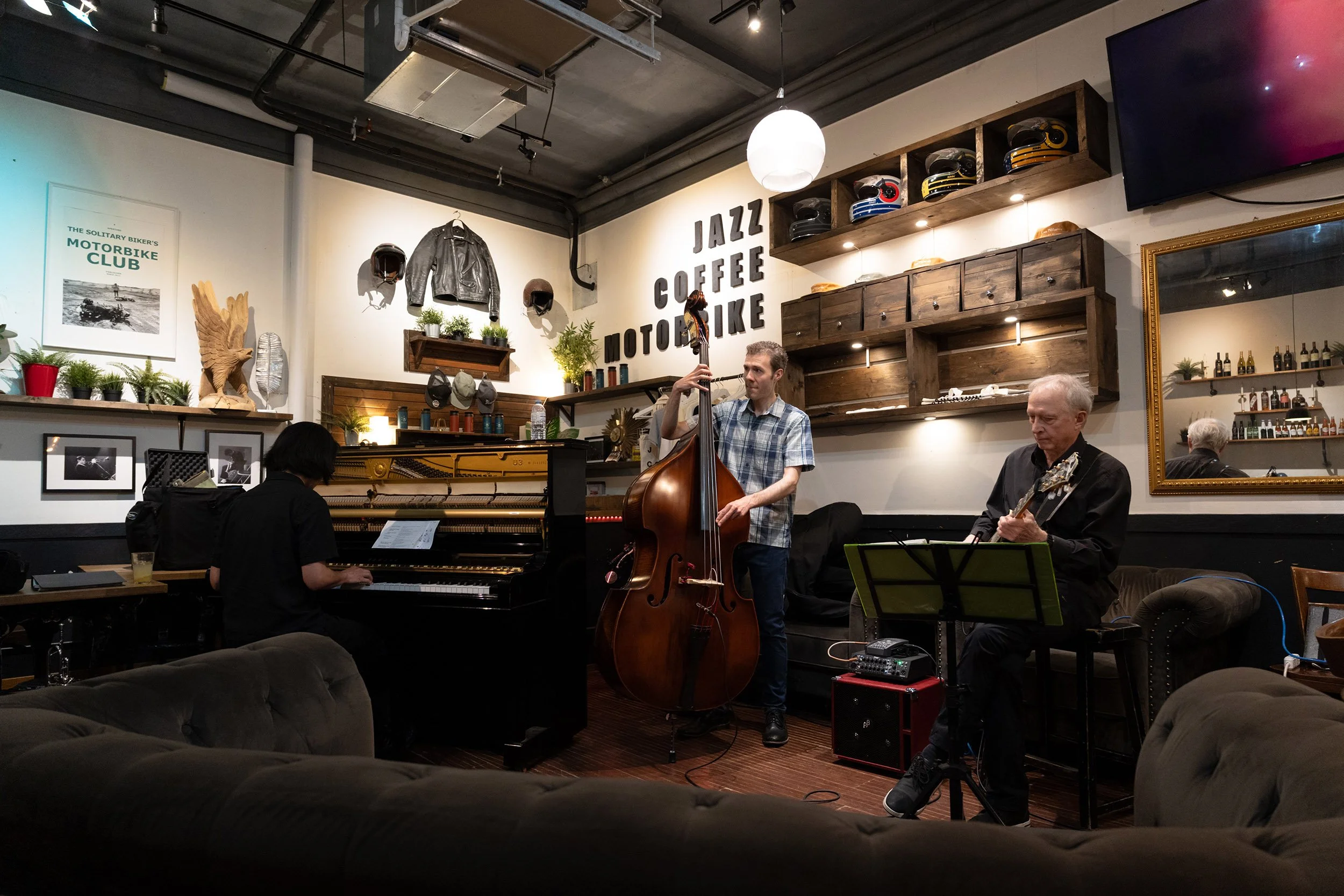 Jacz Trio at Aperture Coffee in Vancouver. Sample image from a Sony FE 20-70mm f/4 G and Sony A7 V.
