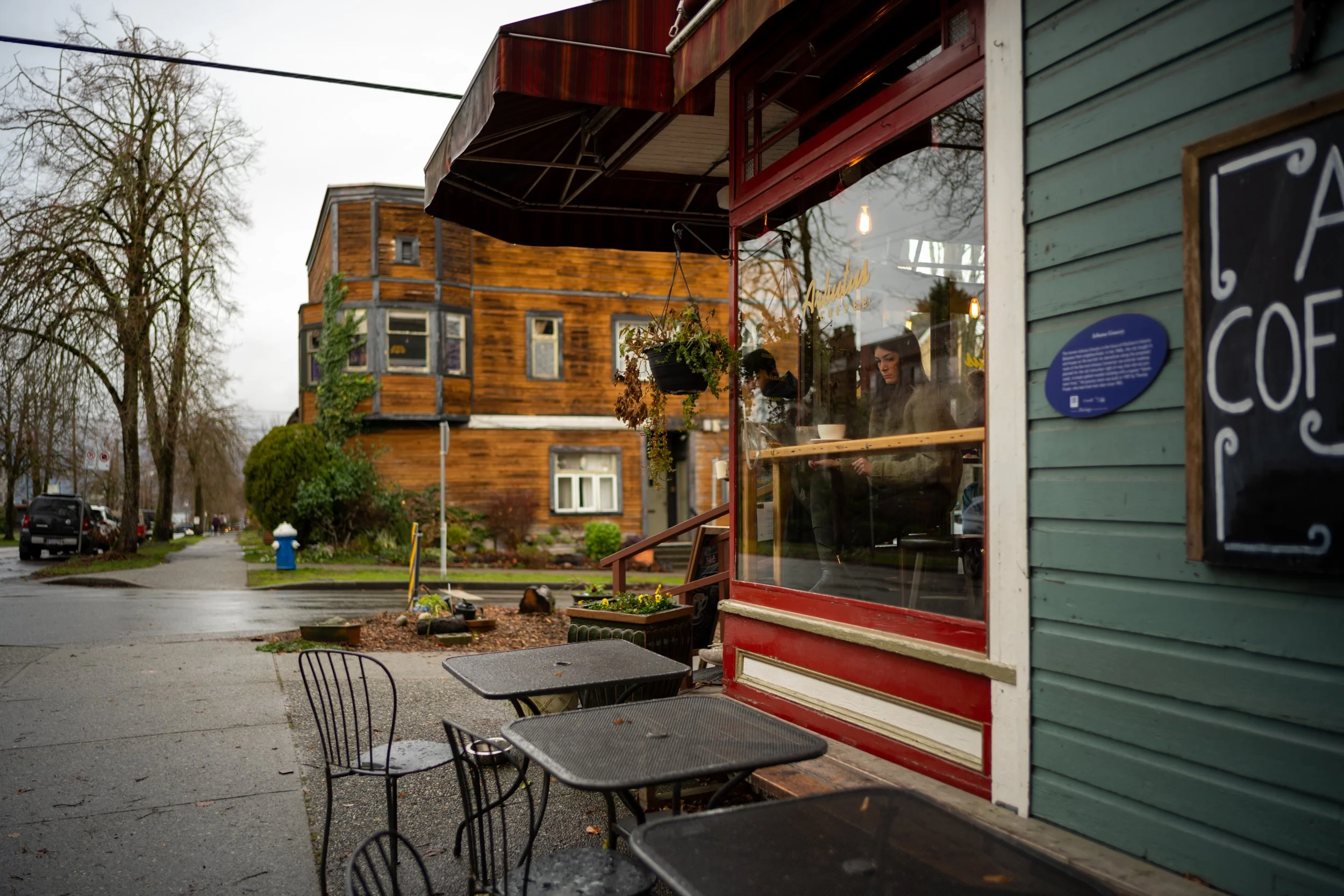 Arbutus Coffee, Vancouver. Sample image from a Voigtländer Nokton Vintage Line 28mm f/1.5 (M-Mount) and Leica SL2-S.