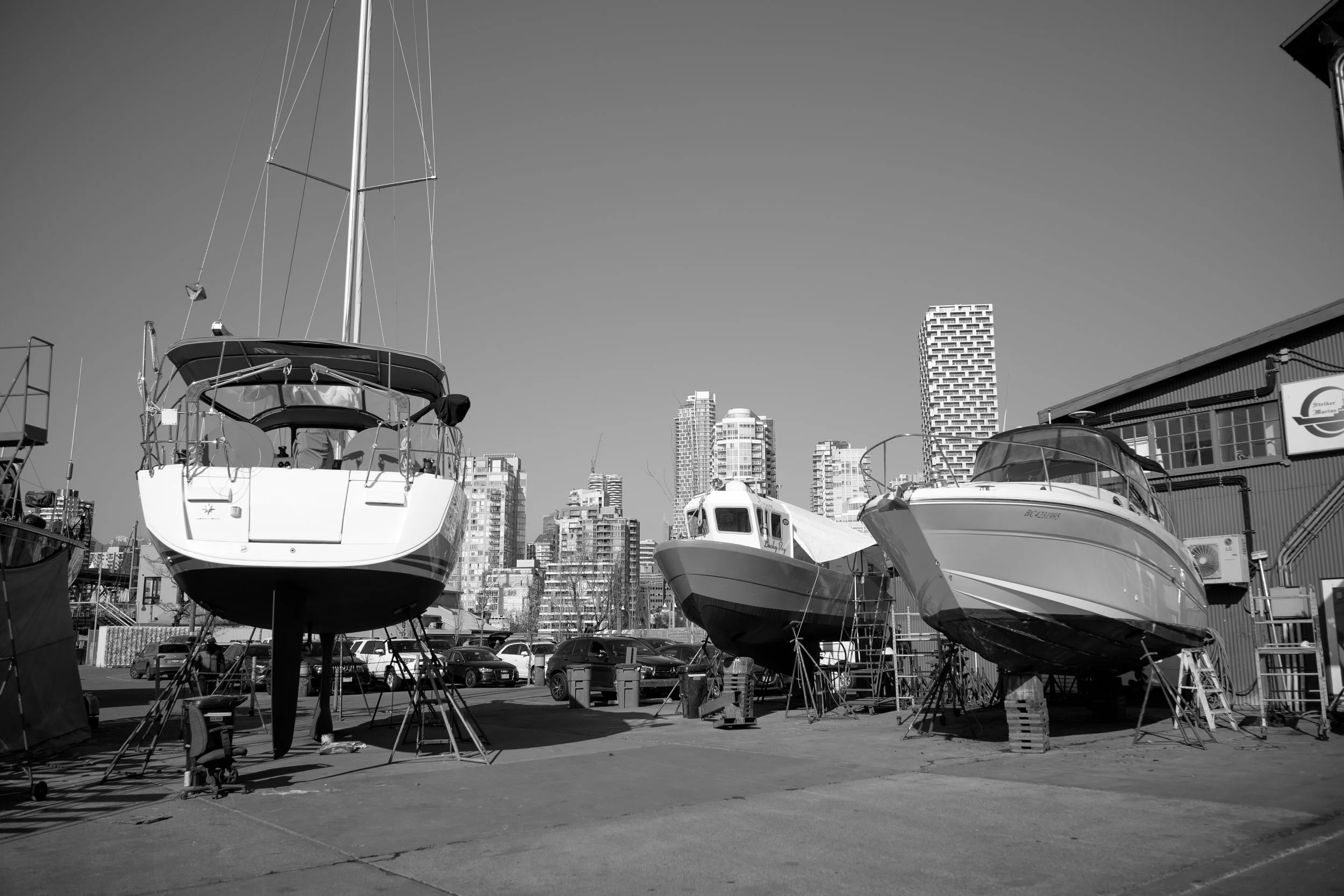 The shipyards at Granville Island in Vancouver. Sample image from a Voigtländer Nokton Vintage Line 28mm f/1.5 (M-Mount) and Leica SL2-S.