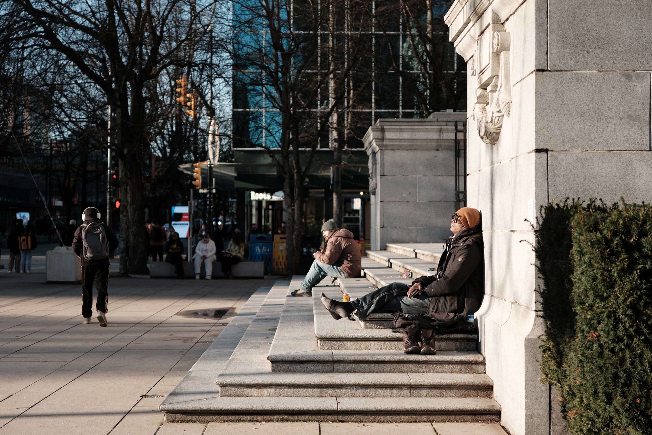 Sunshine at Robson Square in Vancouver. Sample image from a Sigma 17-40mm f/1.8 DC Art and Fujifilm X-E5.