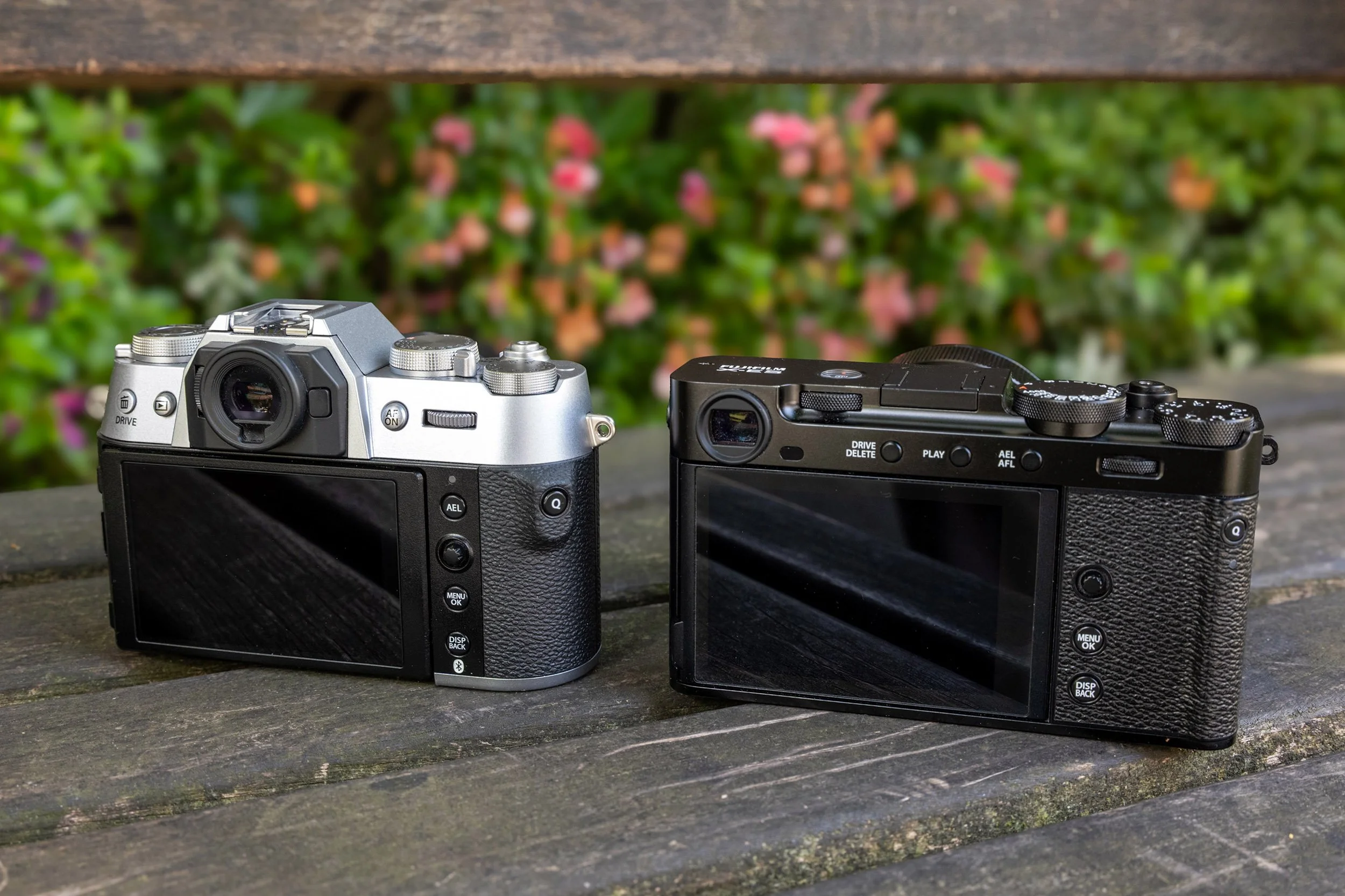 Rear buttons layout and lcd panels of the Fujifilm X-T50 and X-E5