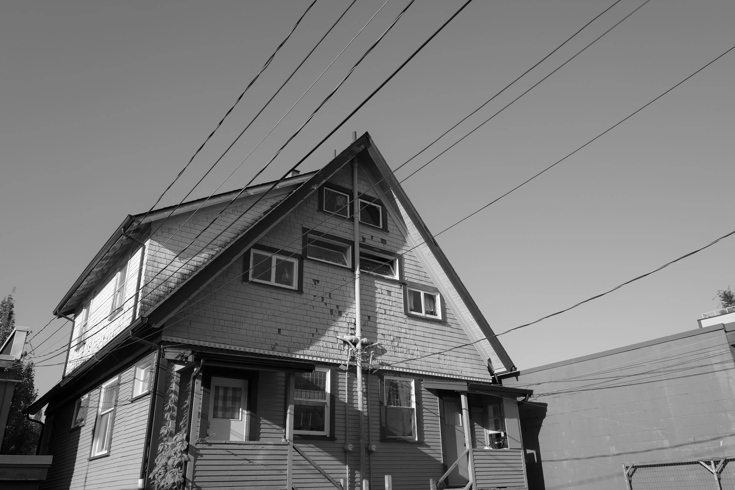 Electrical wires around a Vancouver home. Sample image from a Leica Q Typ 116.