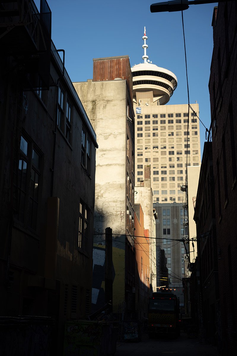 Back alley in Vancouver. Sample image from a Leica SL3-P and Voigtländer Nokton 50mm f/1.2 VM,