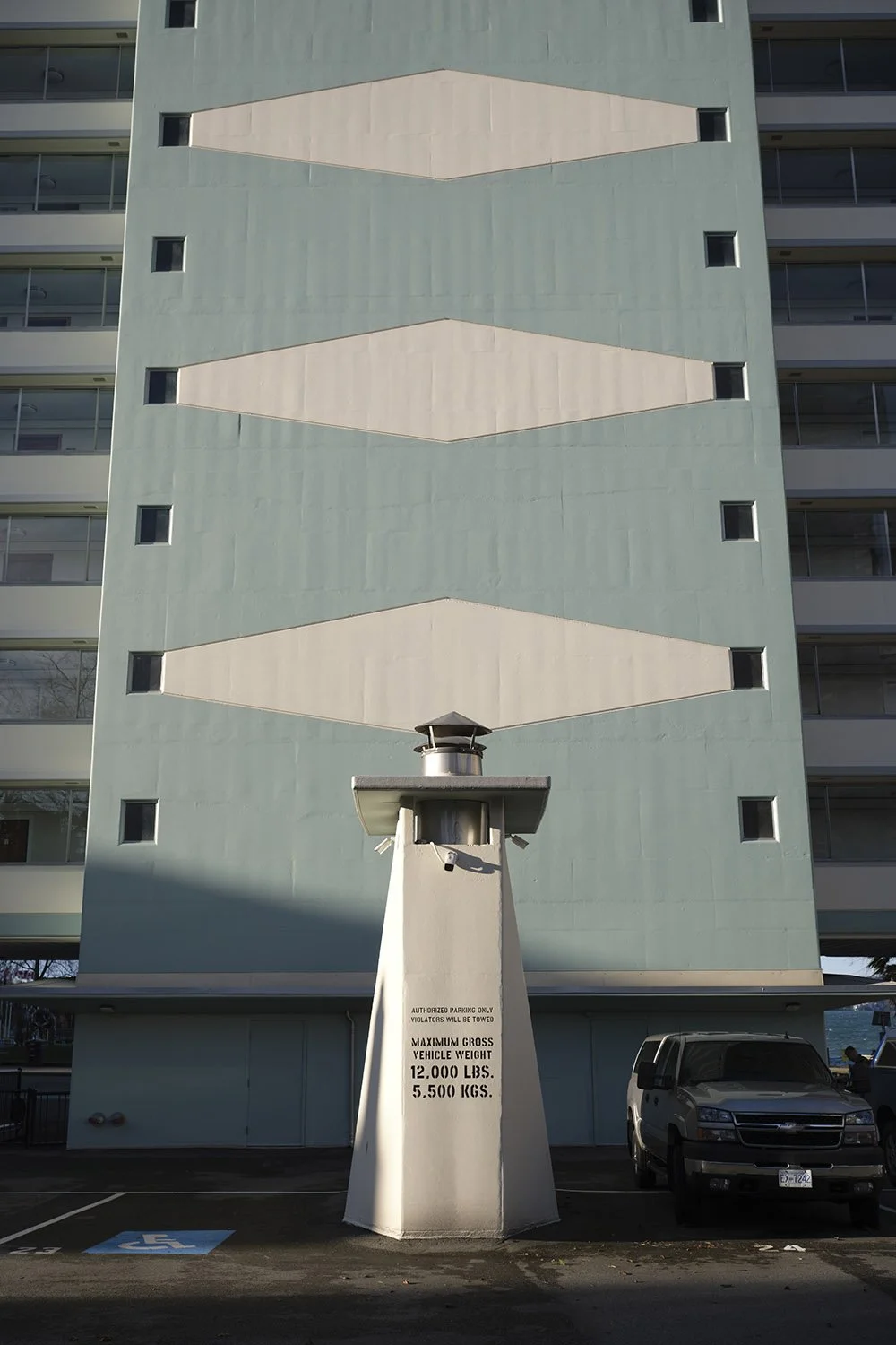 An apartment building along Beach Drive, Vancouver. Sample image from a Fujifilm X-H2