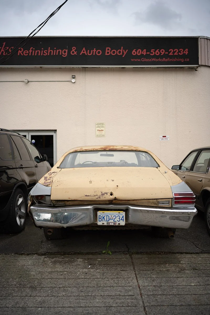Old car, Kingsway. Sample image from a Voigtländer Nokton Vintage Line 28mm f/1.5 (M-Mount) and Leica SL2-S.