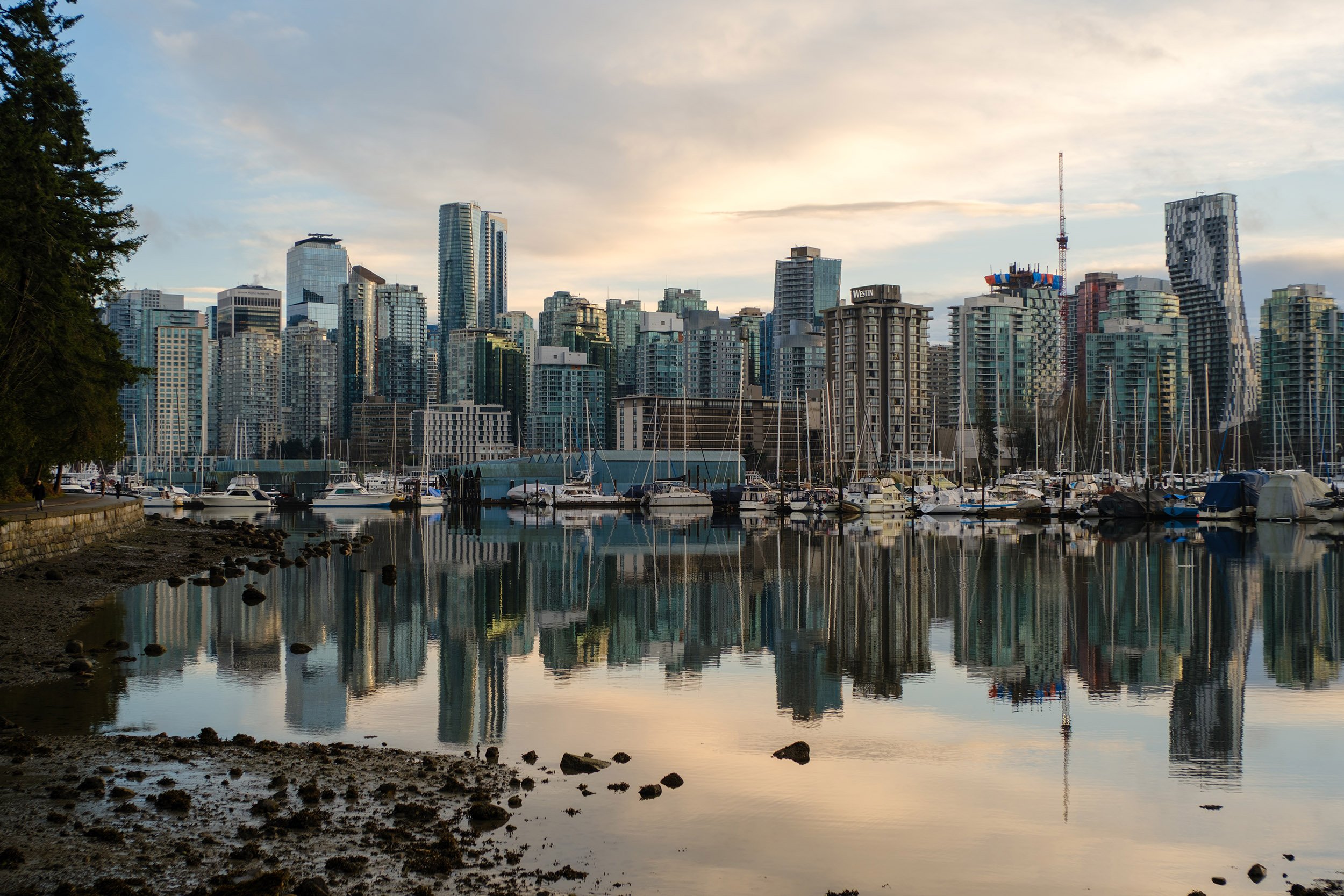 Coal Harbour, Vancouver. Sample image from a Fujifilm X-E5 and Voigtländer Nokton 28mm f/1.5 VM.