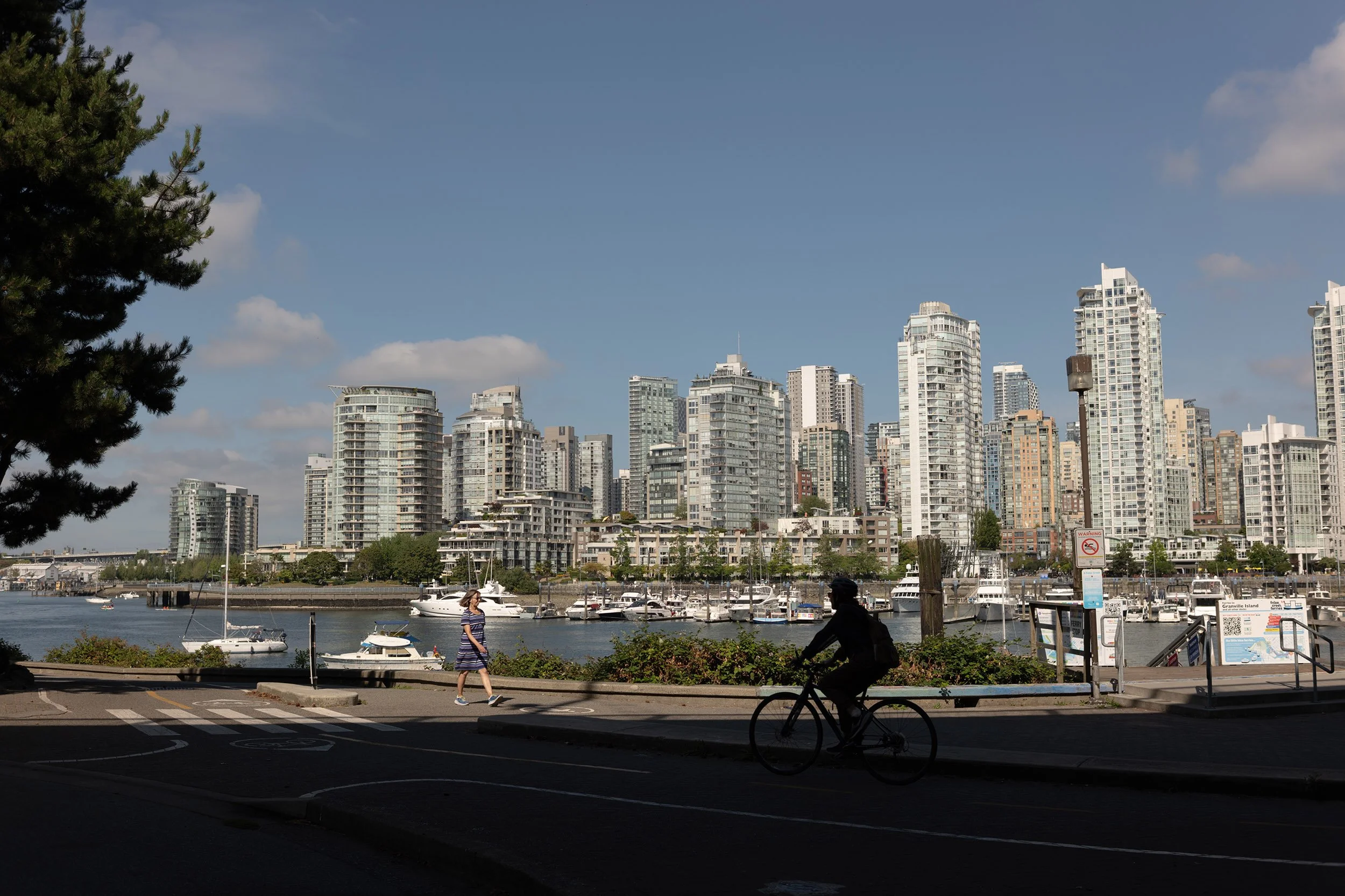 False Creek and Yaletown on a summer day in Vancouver. Sample image from a Voigtländer Nokton Classic 35mm f/1.4 II MC and Leica SL2-S.