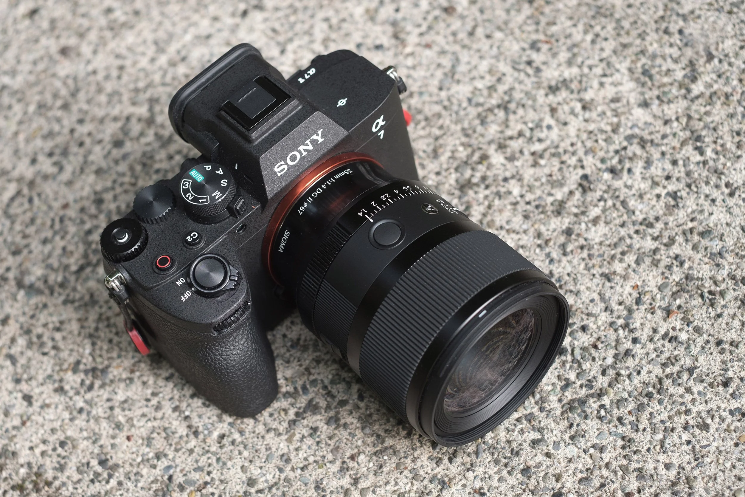 Sony 35mm f/1.4 DG II Art and Sony A7V