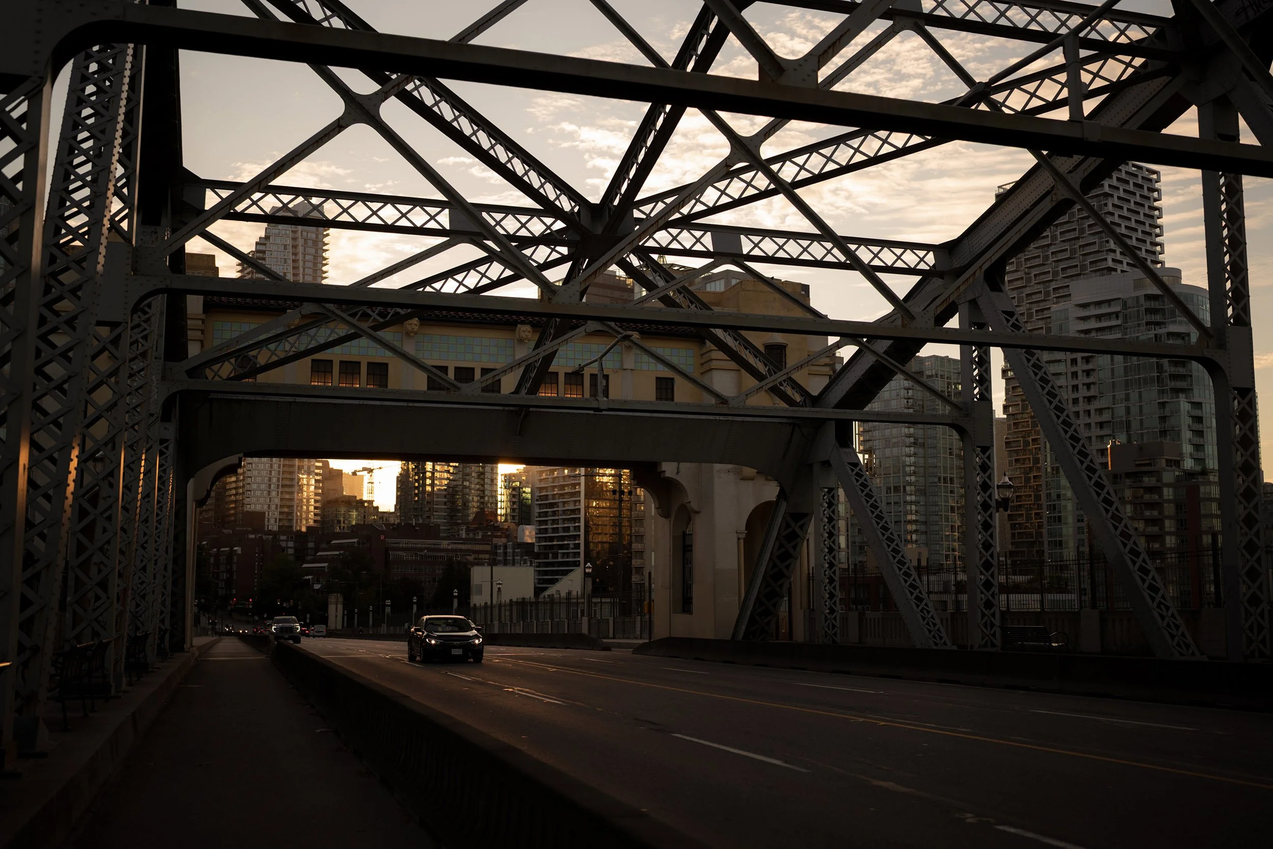 August morning at Burrard Bridge. Sample image from a Sigma 35mm f/1.4 DG II Art and Sony A7V.
