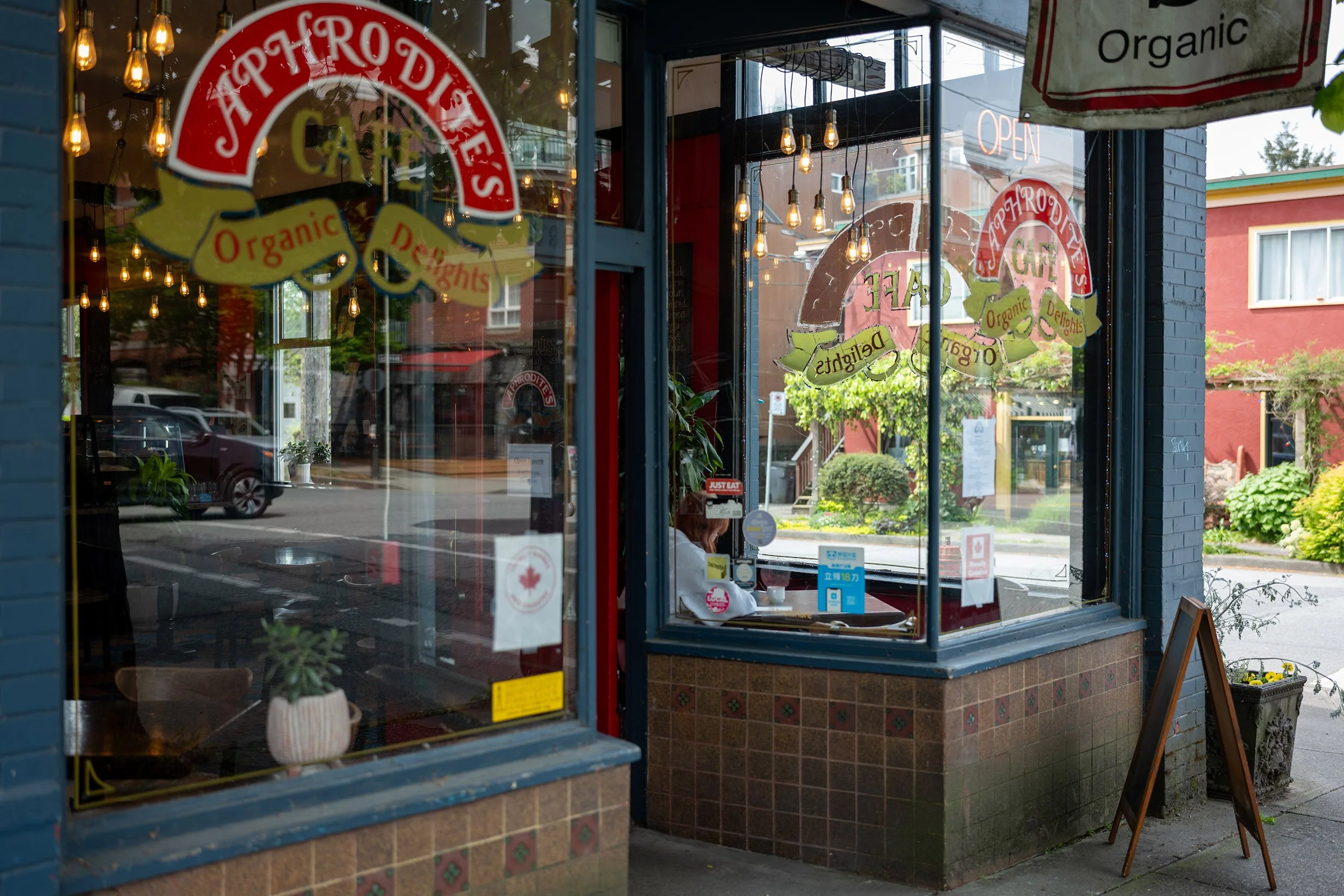 Aphrodite's Organic Delights on West 4th Ave. in Vancouver. Sample image from a Sigma 35mm f/1.4 DG II Art and Leica SL2-S.