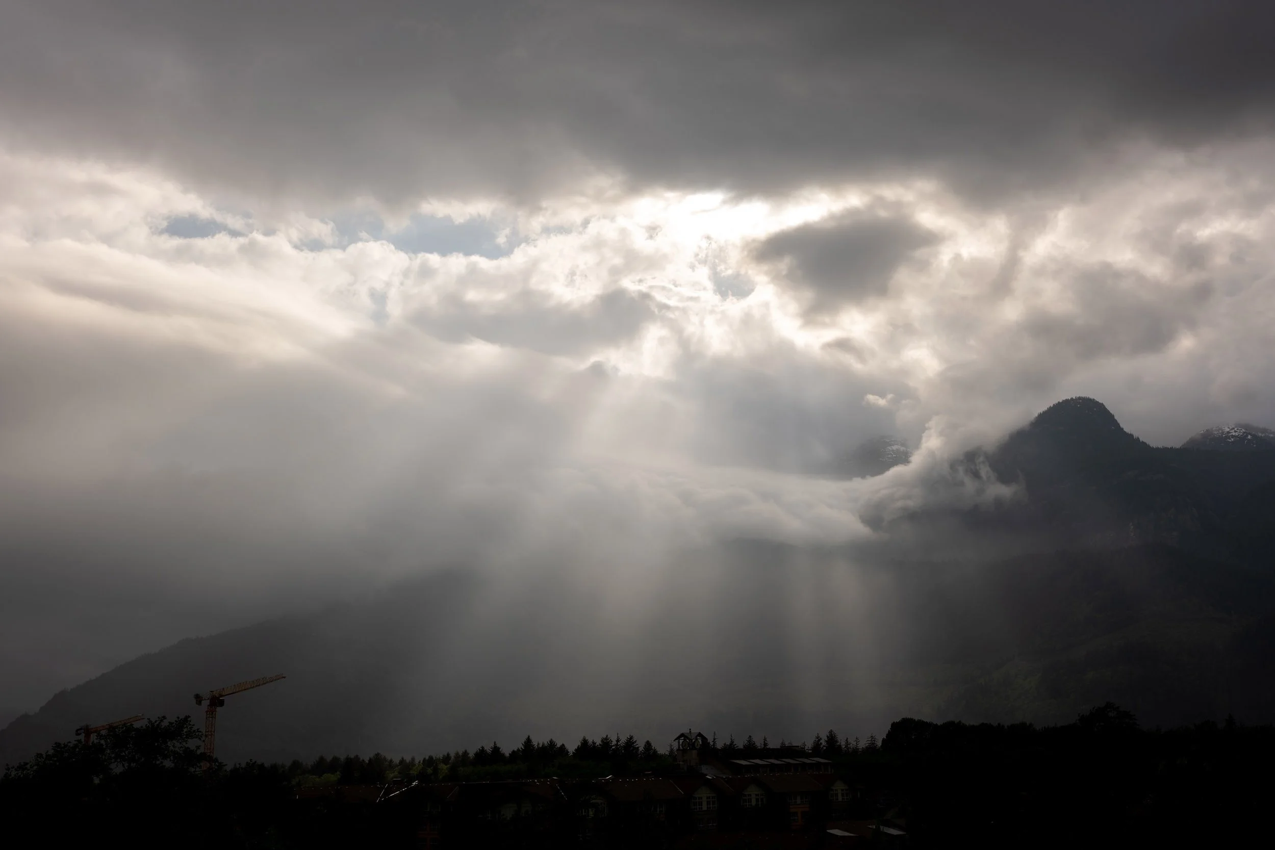 Squamish light streaks, May 6, 2026