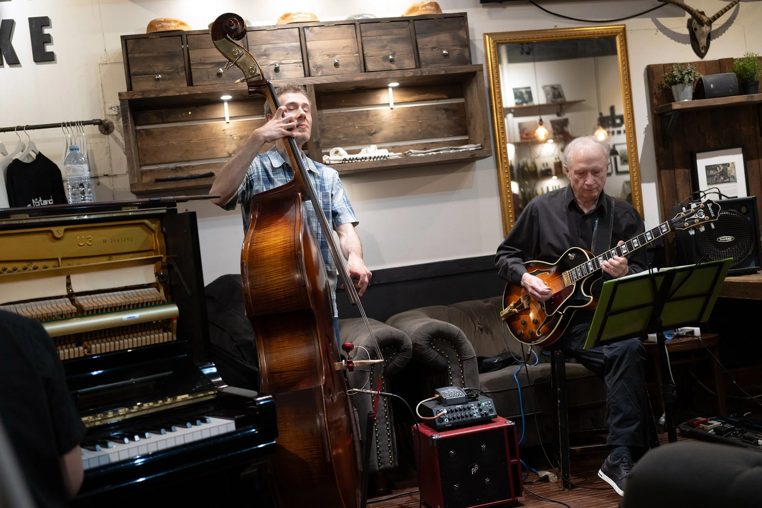 Jacz Trio at Aperture Coffee in Vancouver. Aperture Coffee, Vancouver, Sony A7 V, Sony FE 40mm f/2.5 G @ f/2.5