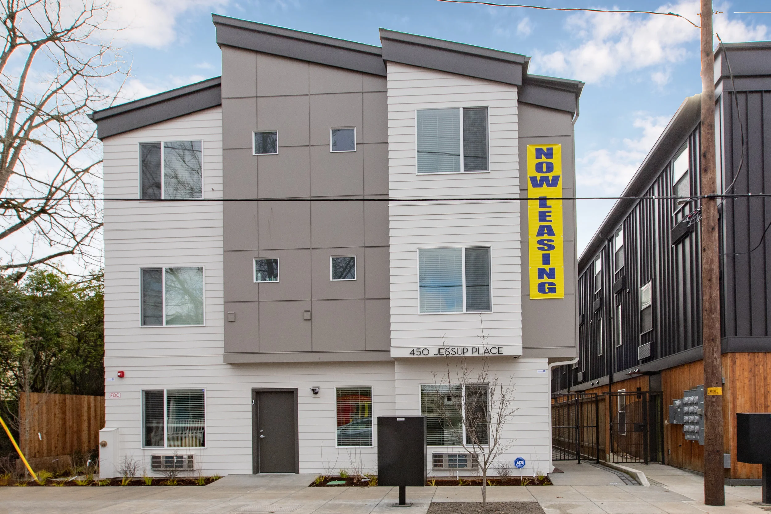 018-450NEJessupSt-Portland-OR-97211-full.jpg