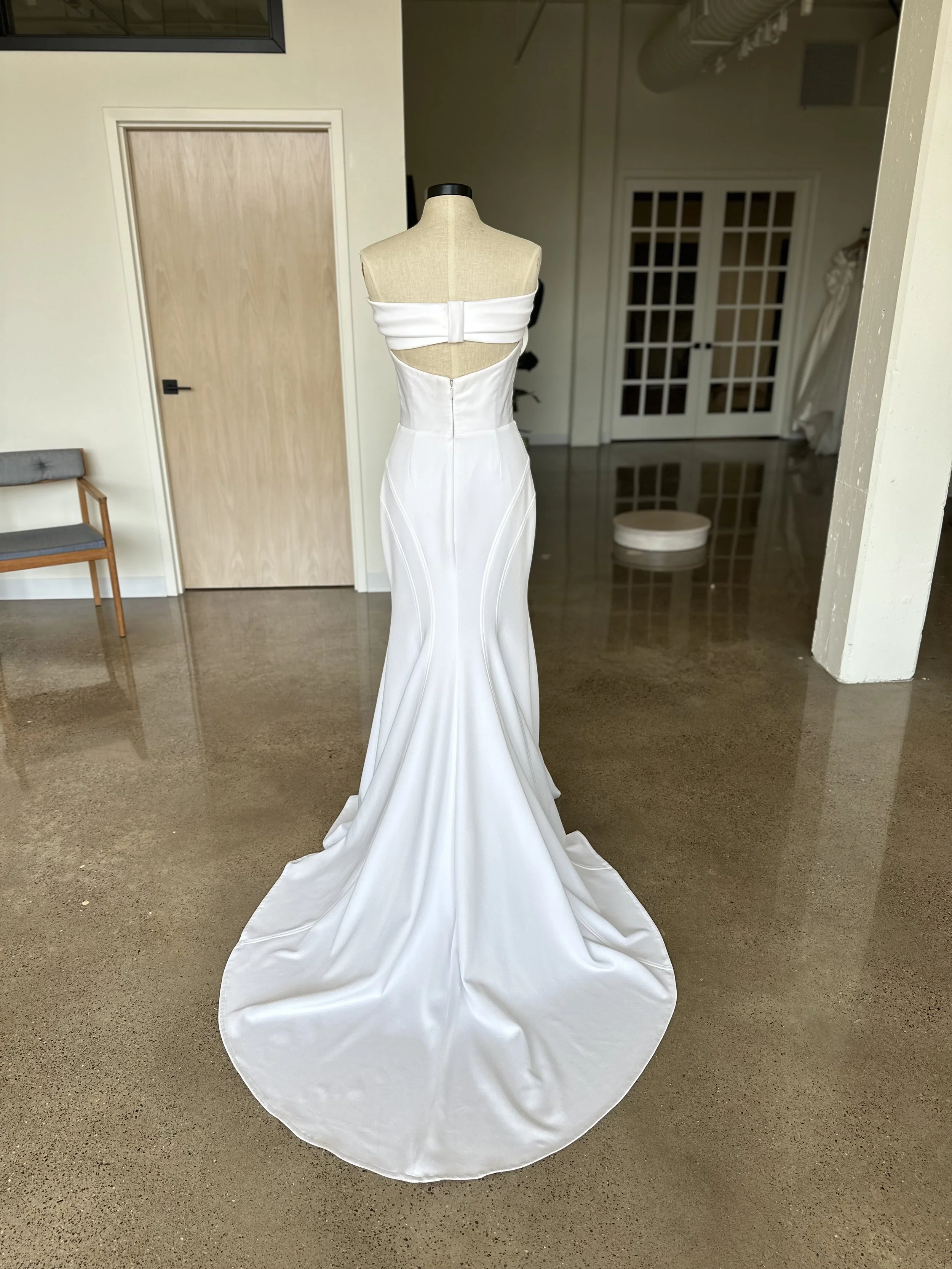 Georgia Young Couture 'Meringue' sample // bridal size 12 The