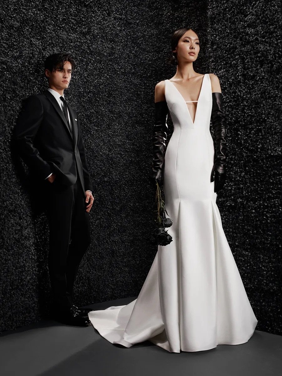 Vera Wang Gown – Encore Consignment