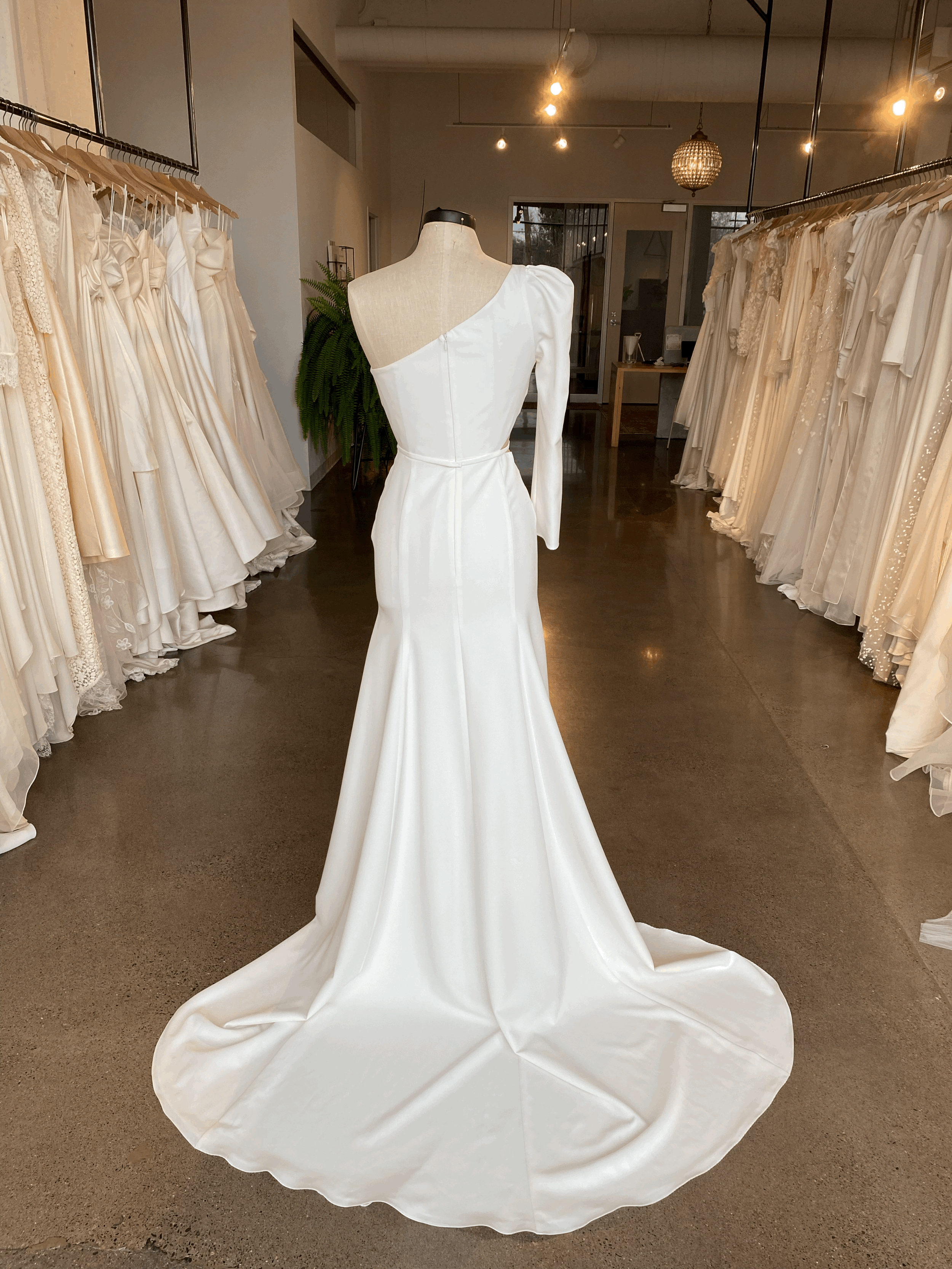 Sarah Seven 'Donatella' sample // bridal size 8 | The White Room |  Minneapolis, MN Bridal Shop | Wedding Dresses & Gowns