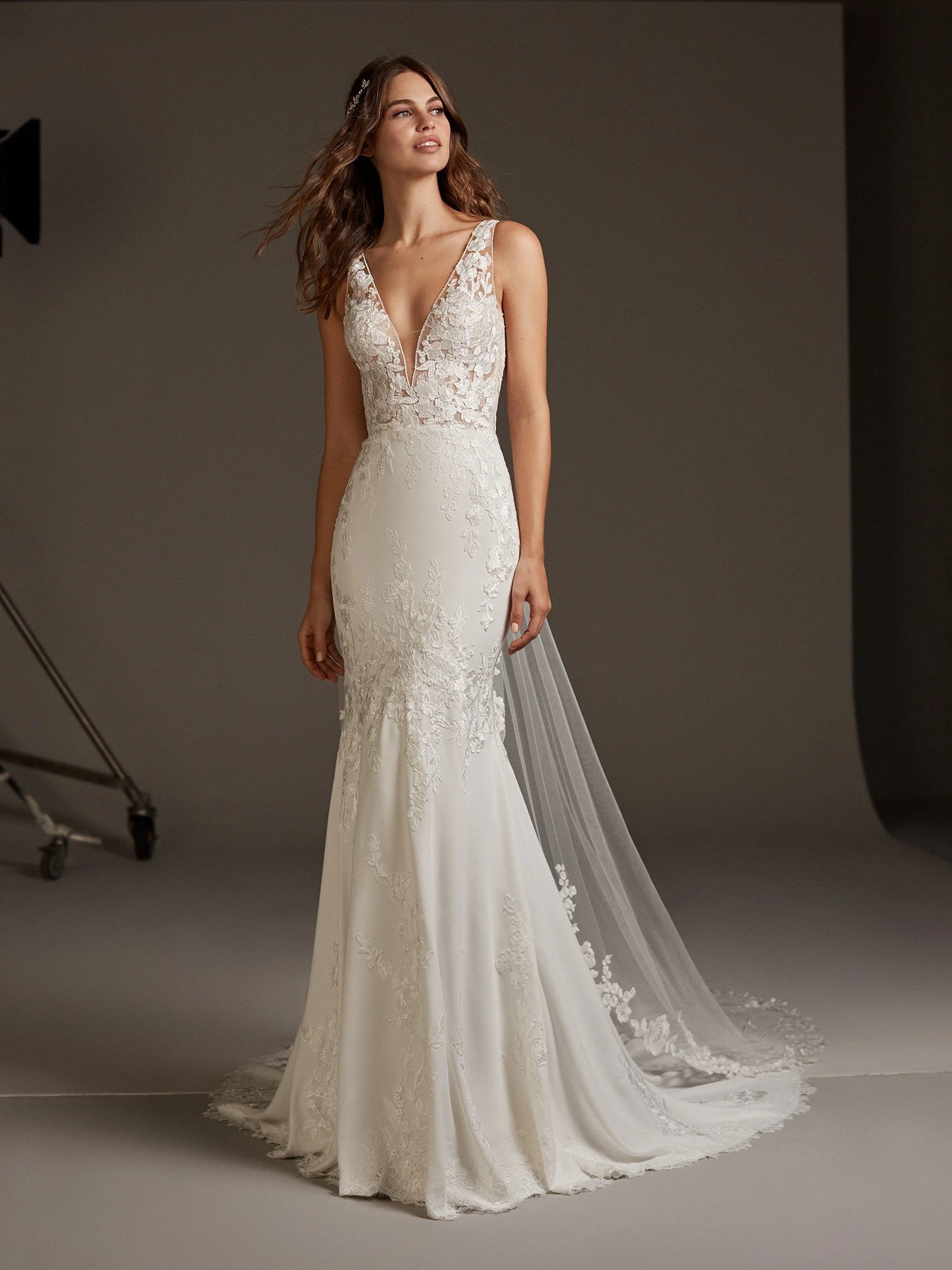 Pronovias 'Alcyone' sample // bridal size 14