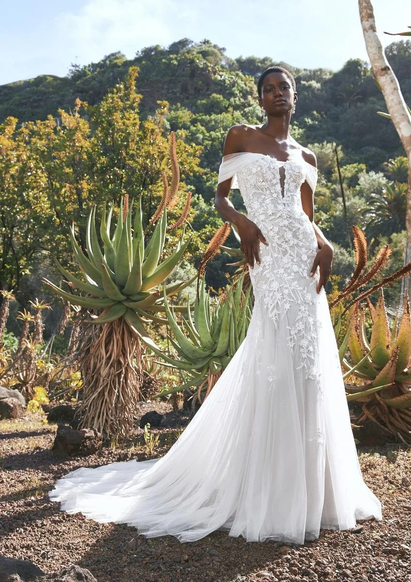 Pronovias 'Baikal' sample // bridal size 16