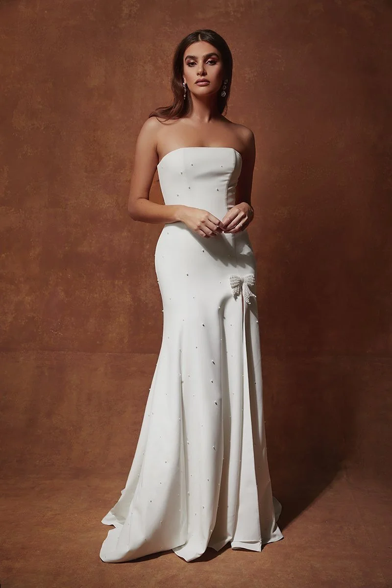 Sarah Seven 'Caterina' sample // bridal size 8 | The White Room |  Minneapolis, MN Bridal Shop | Wedding Dresses & Gowns
