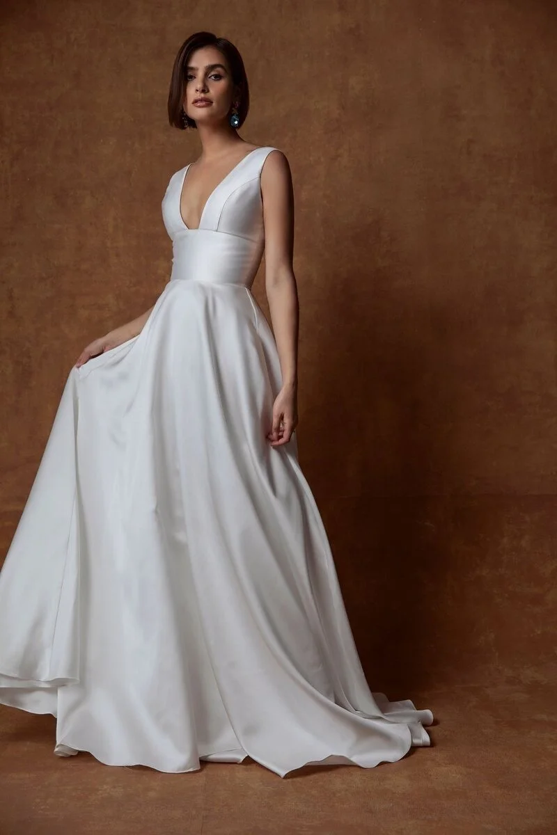 size 8 bridesmaid dress Sarah Seven 'Amara' sample // bridal | The White Room | Minneapolis, MN Bridal Shop size 8 girl Stetson Women's Dark Wash Coti Halter neckline with cowl Size:XLB