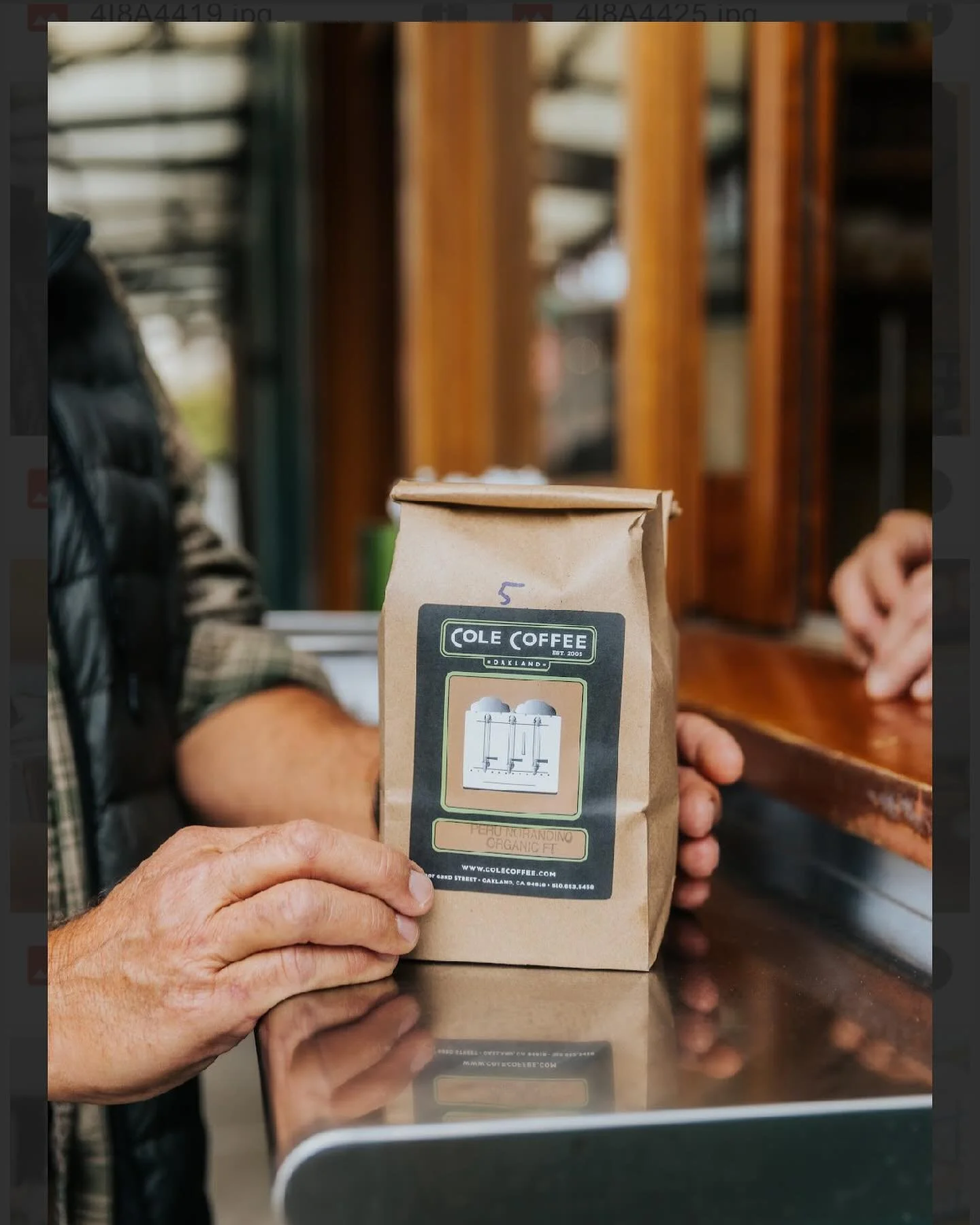 Looking for the perfect Father&rsquo;s Day gift for Dad! Can&rsquo;t go wrong with a pound of his favorite coffee! Open till 5 today, see you soon! #maxblend #organiccoffee #organiccoffeebeans #oaklandcoffeeshop #eastbaylove #rockridgeoakland #specia