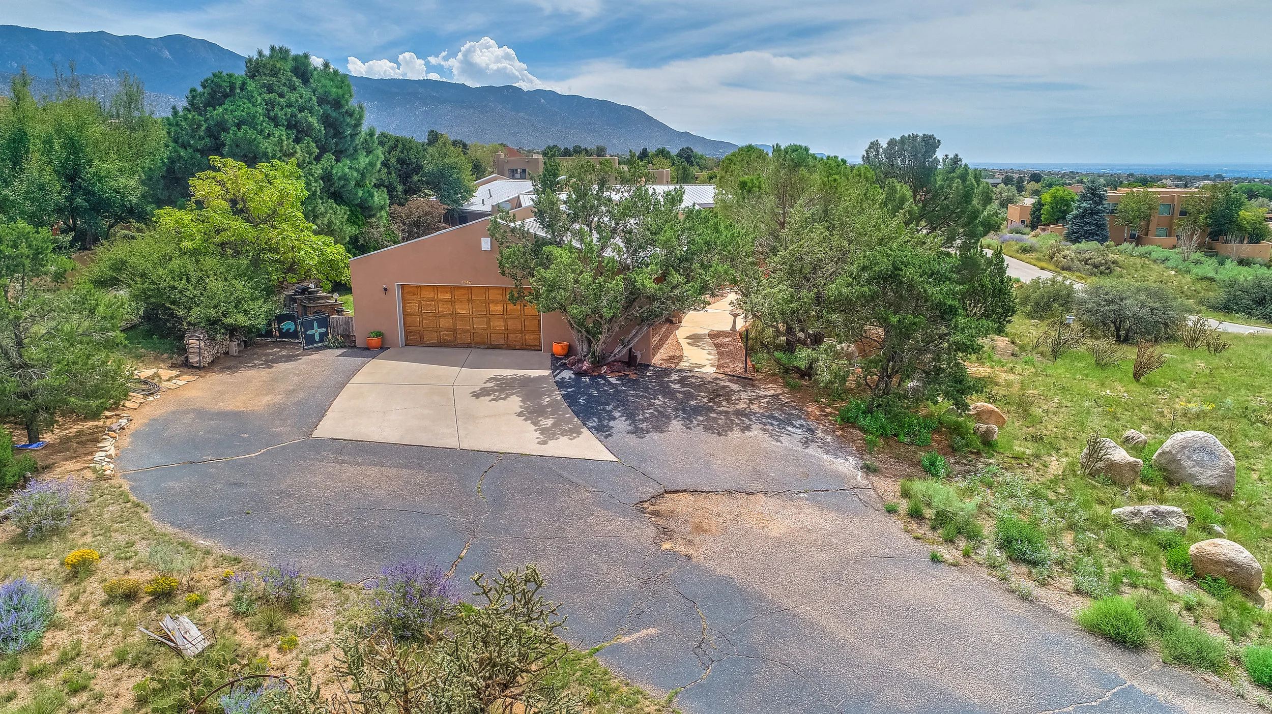 House of the Day - 617 Cedar Hill Road