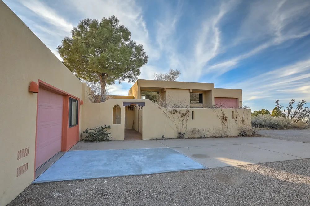House of the Day - 725 Tramway Lane NE