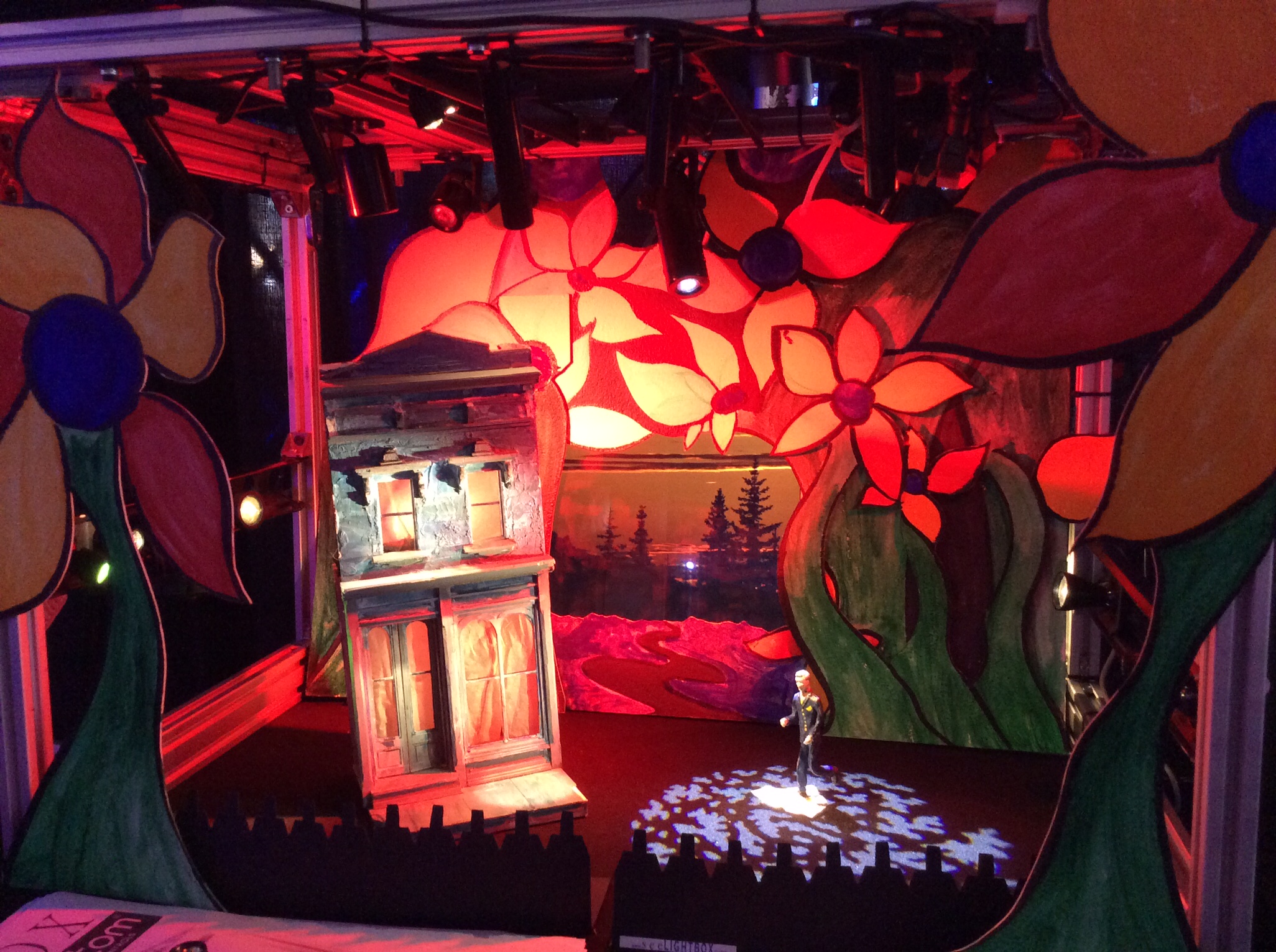 Lighting and Set design for IGUANA