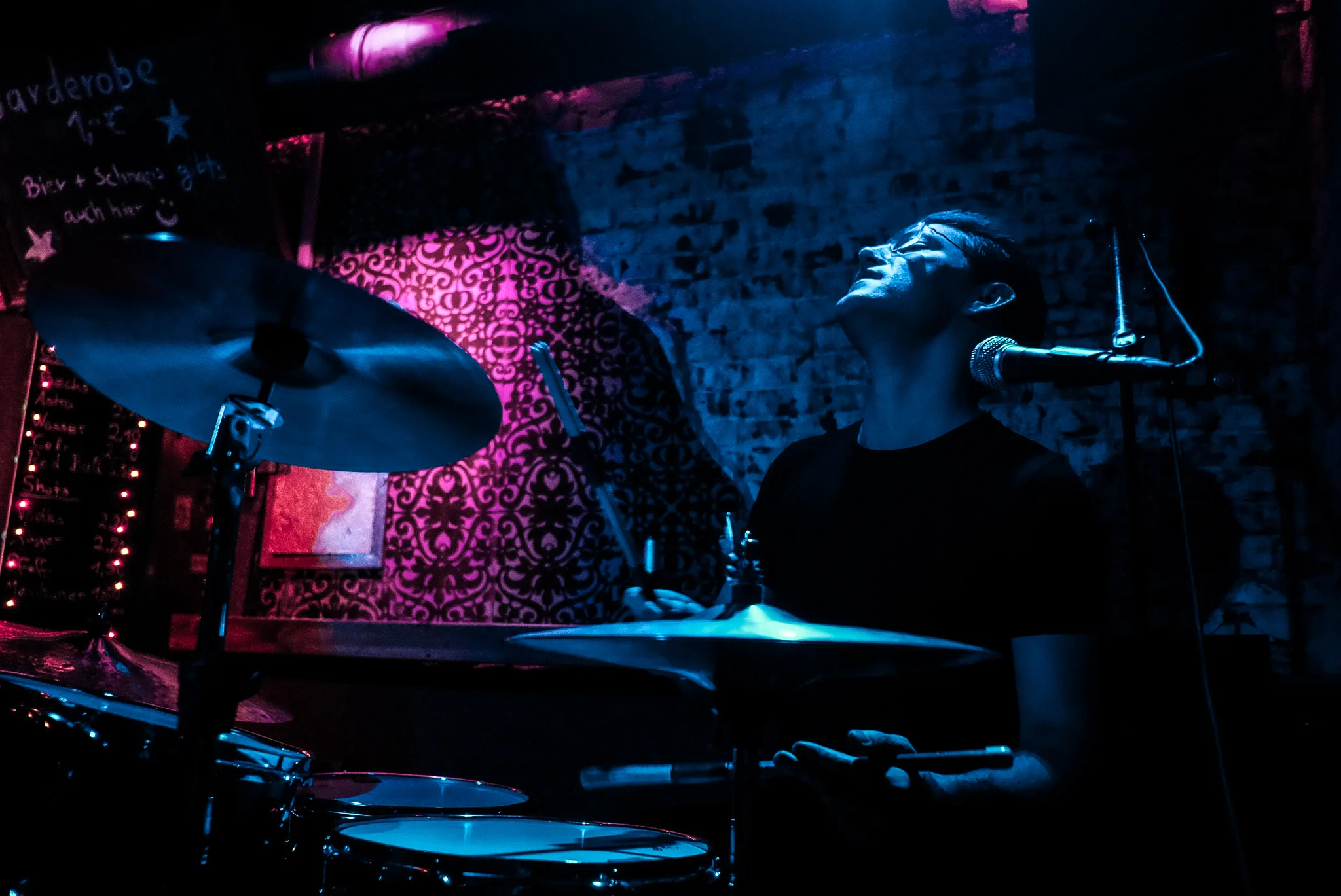 Julian Leucht überzeugte mit ihrem kräftigen Blues-Rock. Treibende Beats und energiegeladene Gitarren-, sowie Mundharmonika-Soli heizten dem Publikum ordentlich ein.