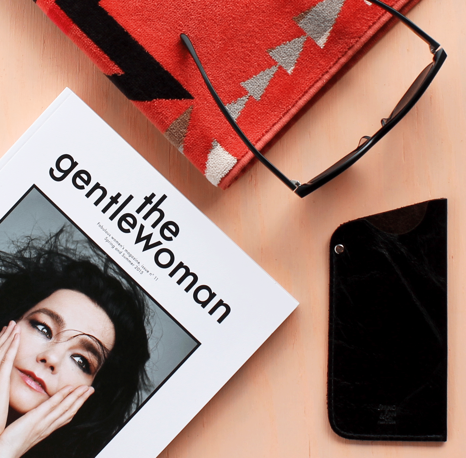 Pendleton Plain Star Spa Towel + Spring Finn & Co Leather Eyeglass Case + The Gentlewoman Magazine : Issue 11 - For the beach dweller. Summer will be there in no time!