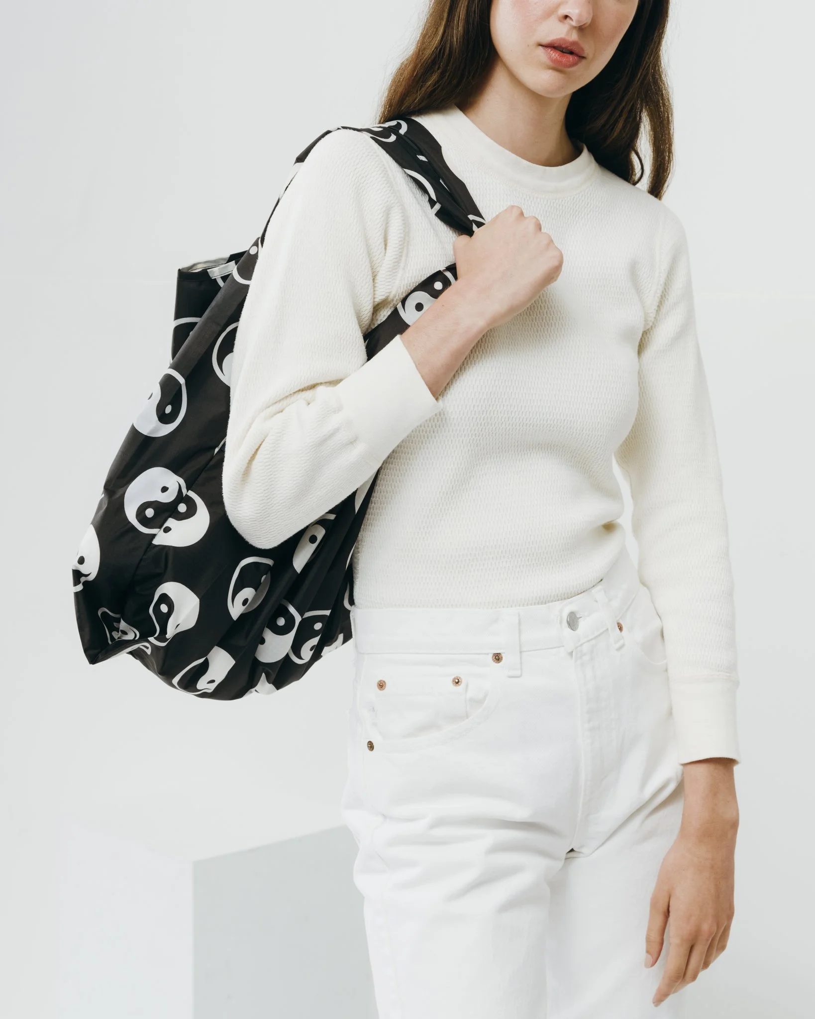 SBAG_BLCK_YING_04_2048x2048.jpg