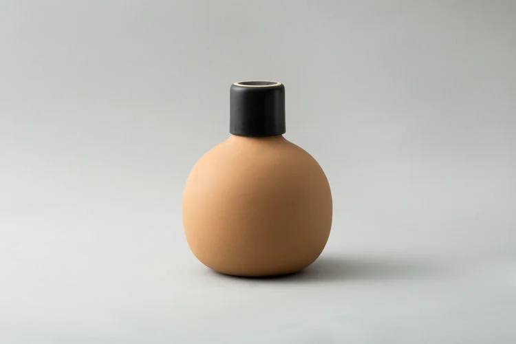 pitcher-black.jpg