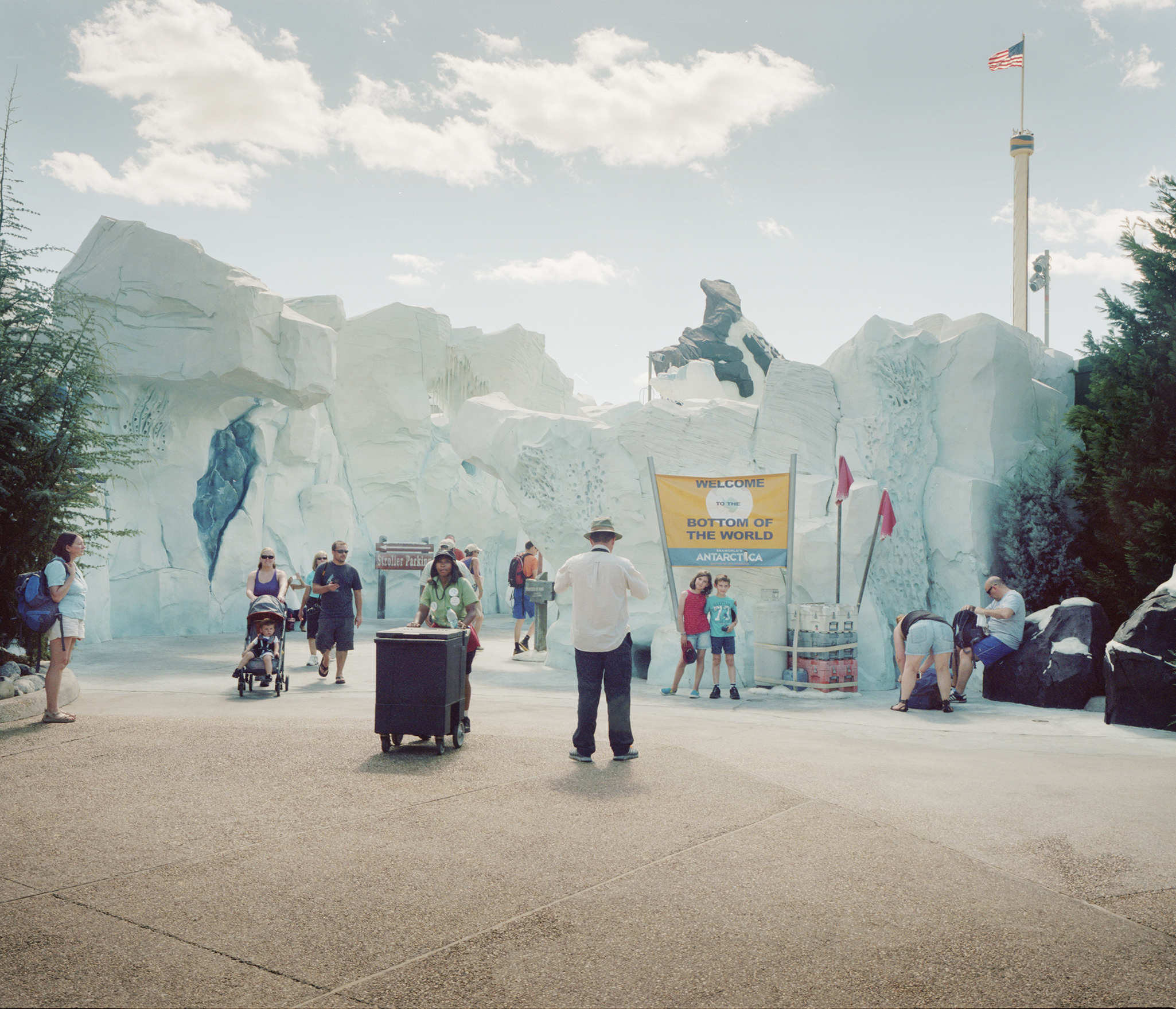 Sea World opened in 1964 and was an instant success with its killer whales, dolphins and entertainment attractions, but 50 years later, the park is in crisis. The documentary Blackfish revealed that killer whales, which are normally harmless to huma