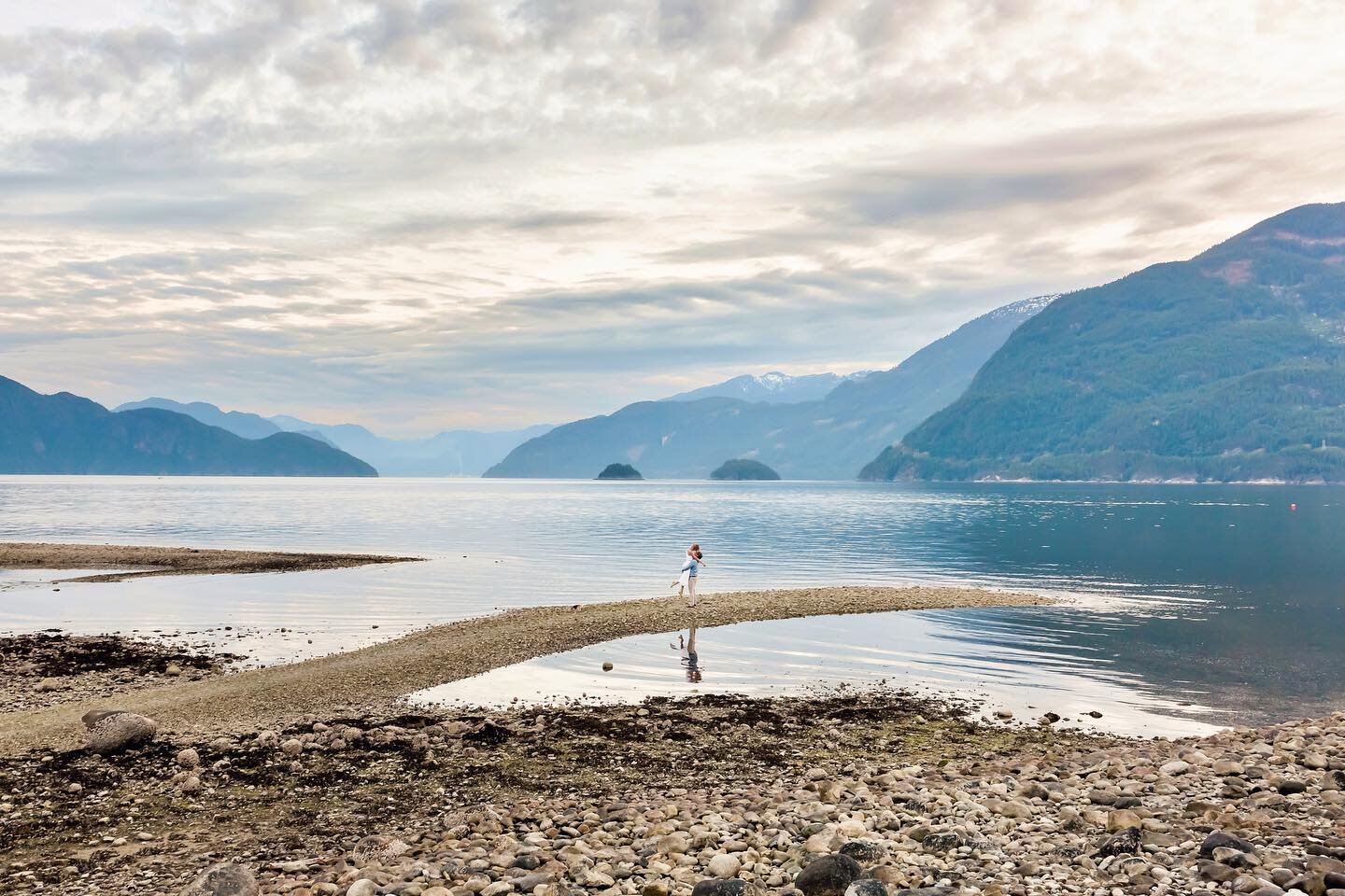 Wild love adventures along the BC coastline! 🏔🌊💞💫
#loveinthepnw #seatoskyengagementsession #summertimemagic
