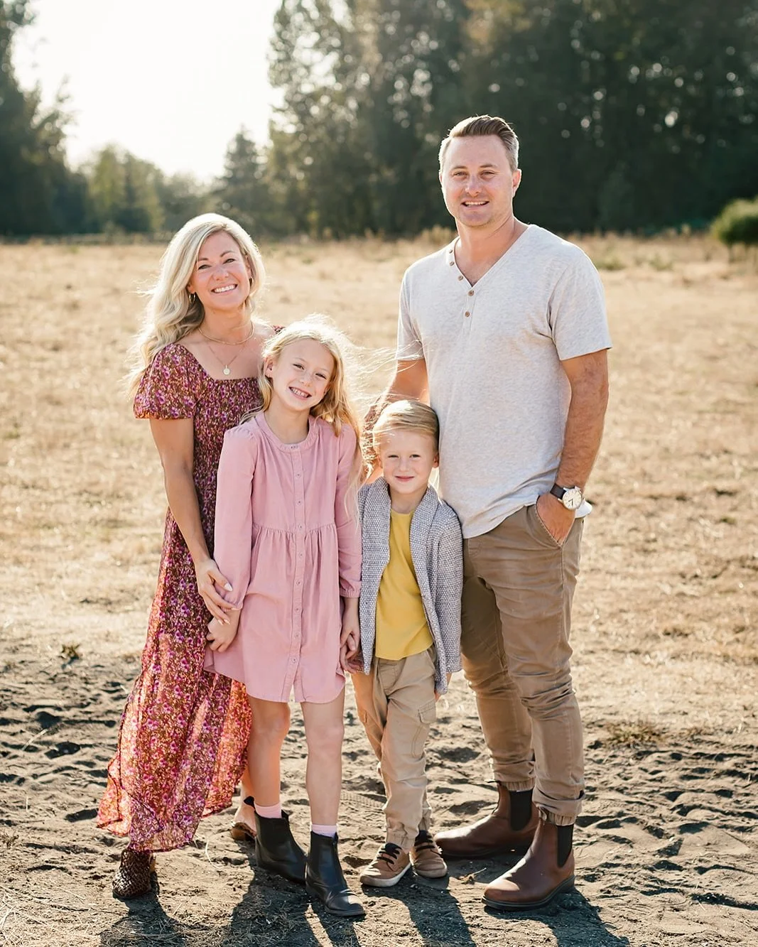 Excited to be offering family photos in some stunning Squamish locations this spring!! While I am still capturing my wonderful clients in Vancouver + the lower mainland, I am extra pumped to share some really special places with you in my beautiful b