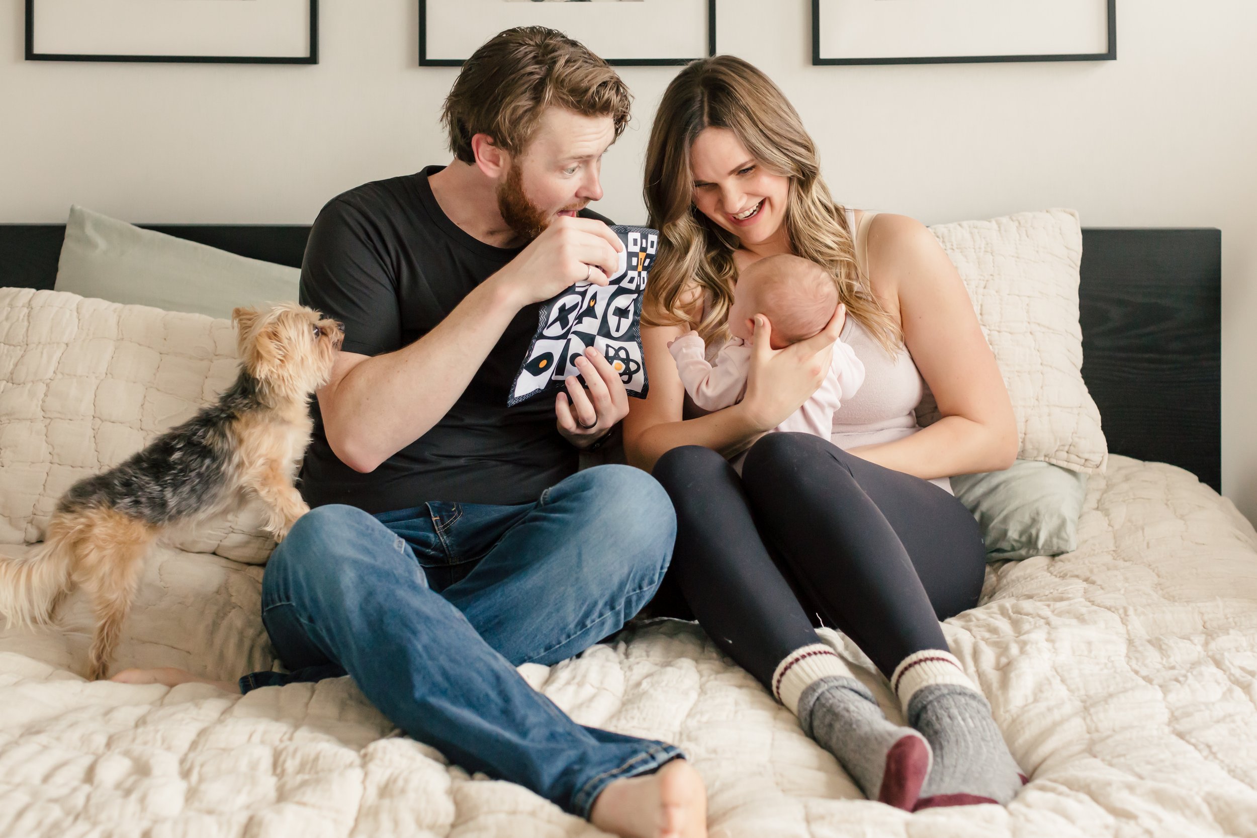 Squamish-Newborn-Photoshoot-AshleyDrodyPhotography-In-Home-Family-Dog.jpg