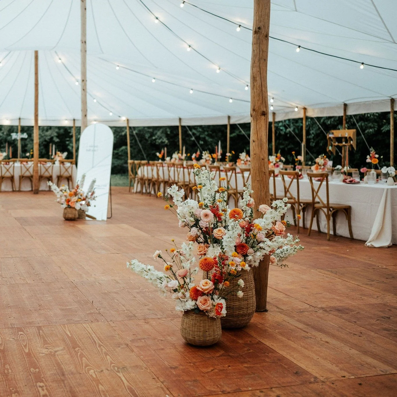 Wenn ein Konzept zum Leben erwacht🧡

Foto @beka.fotografiert
Dekorationskonzept inkl. Tischw&auml;sche, Servietten, St&uuml;hle &amp; Schleifen @blumenlaube &amp; @patis.blumenwelt