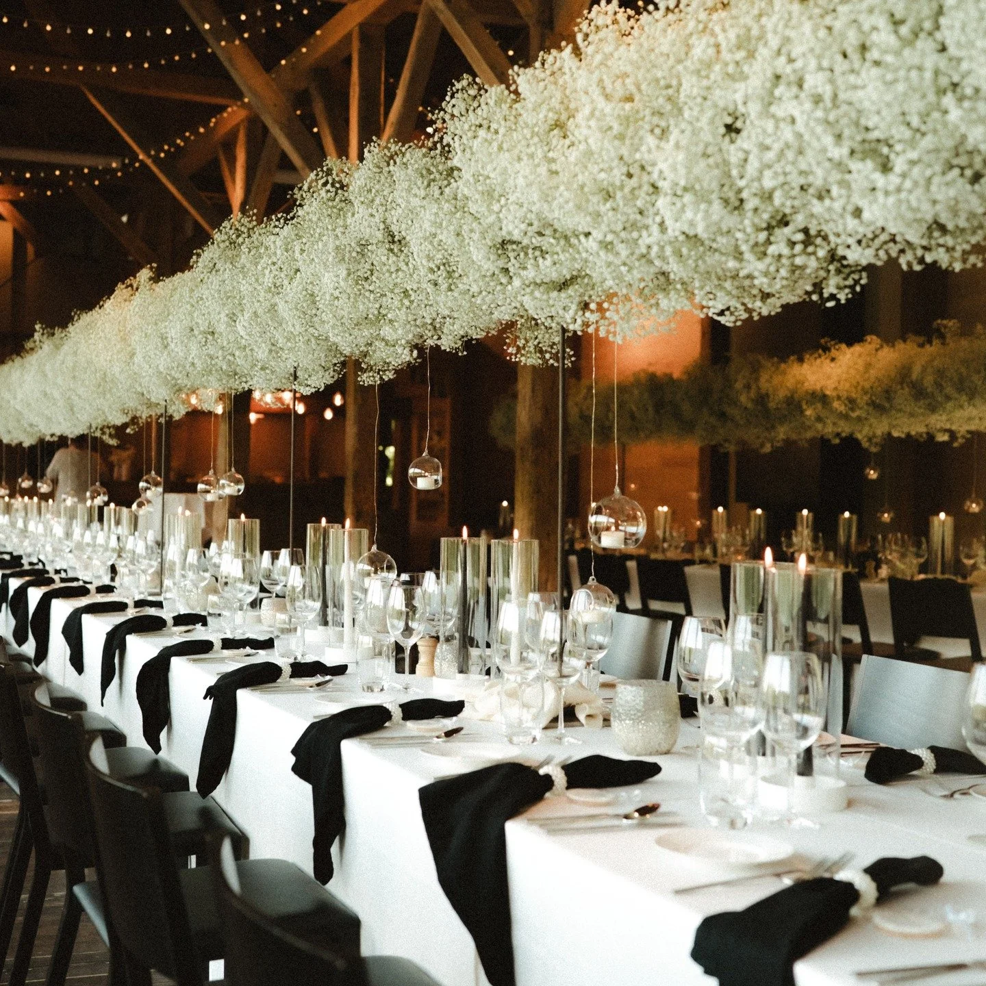 One Million Stars to Begin
Ein neues Jahr beginnt &ndash; begleitet von einer Hochzeitsdekoration, die sich anf&uuml;hlt wie eine Million Sterne. Jeder einzelne ein kleiner Wunsch, ein stiller Traum, ein Hoffnungsschimmer. 
M&ouml;ge das neue Jahr un