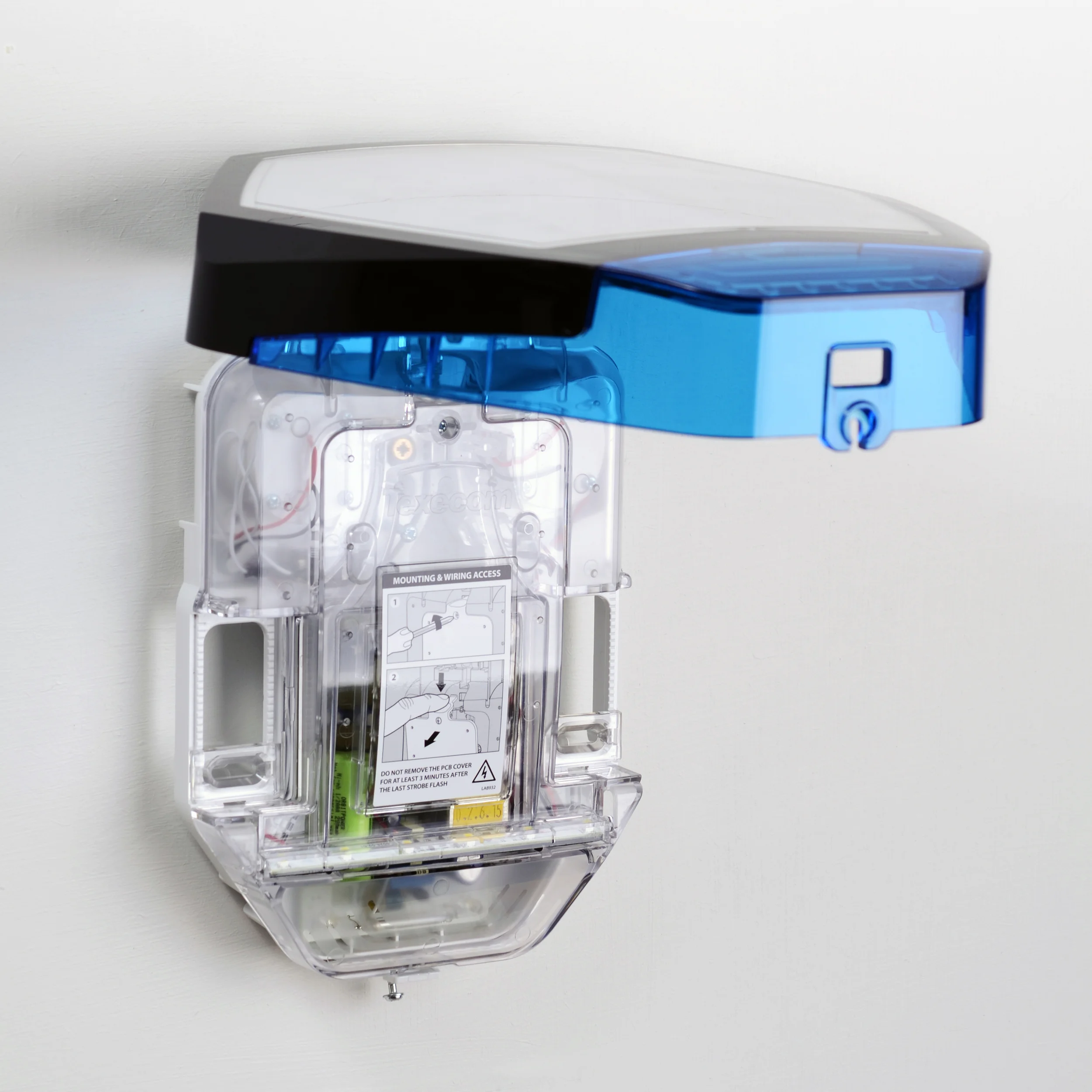 Lid hinges at 90° and 135°