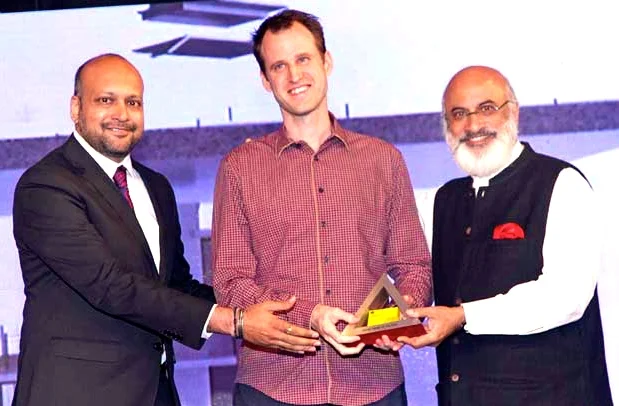 Robert Verrijt wint award voor 'House of the Year 2014' in India. 