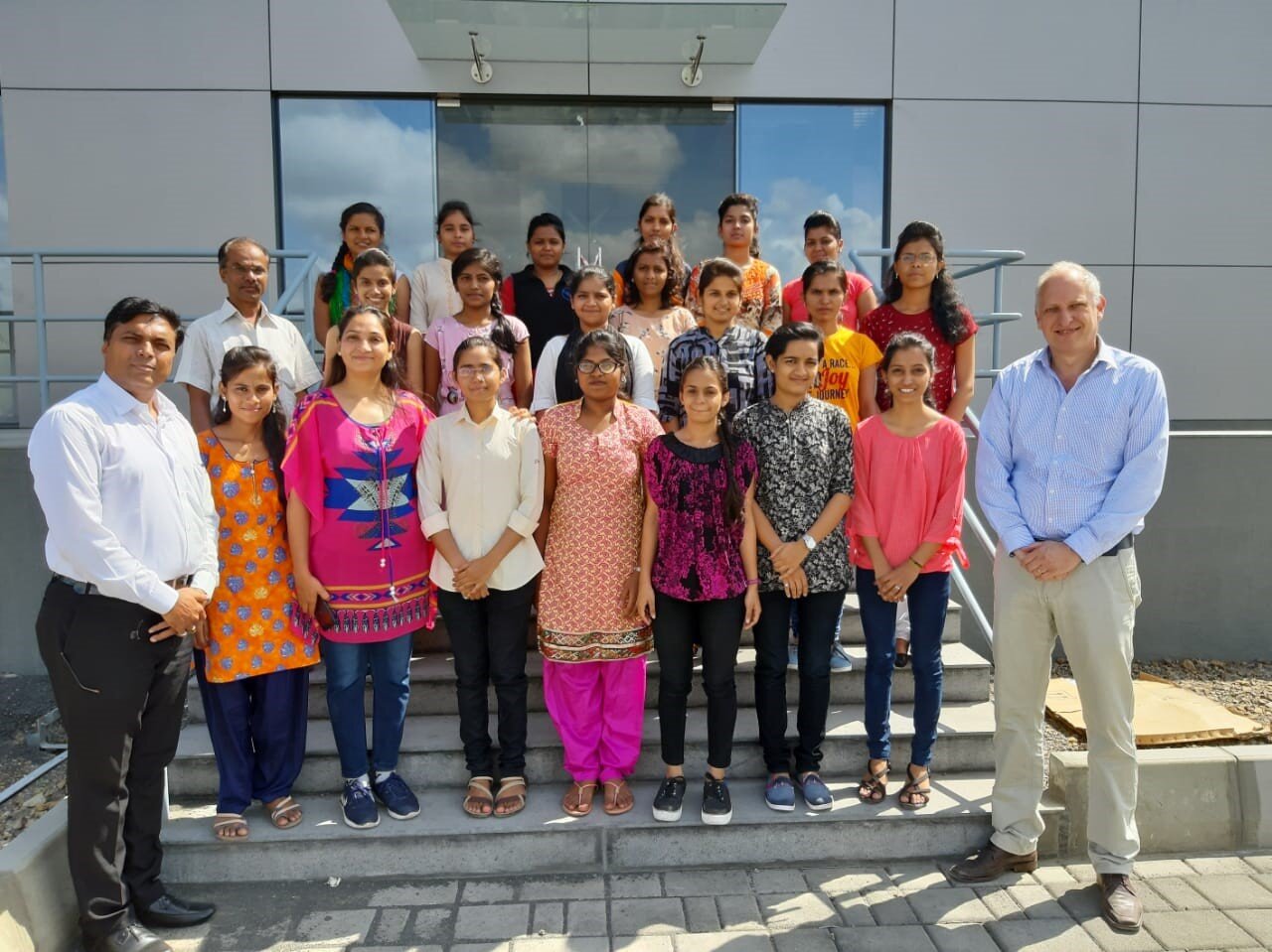Direktør Maarten Durville og hans team for Fokker Elmo-fabrikken i Indien