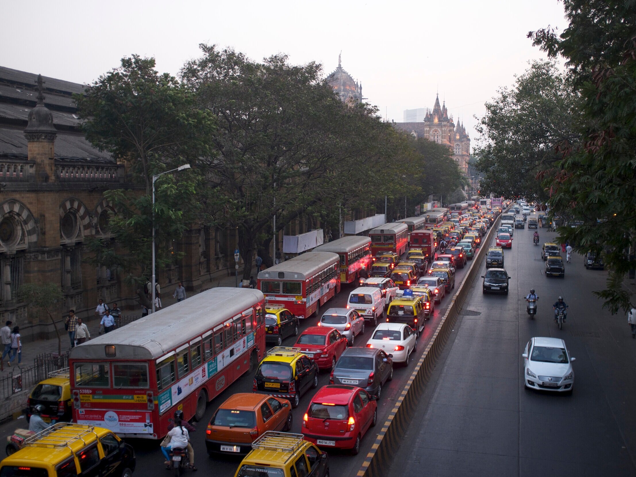 Long traffic jams in busy Mumbai
