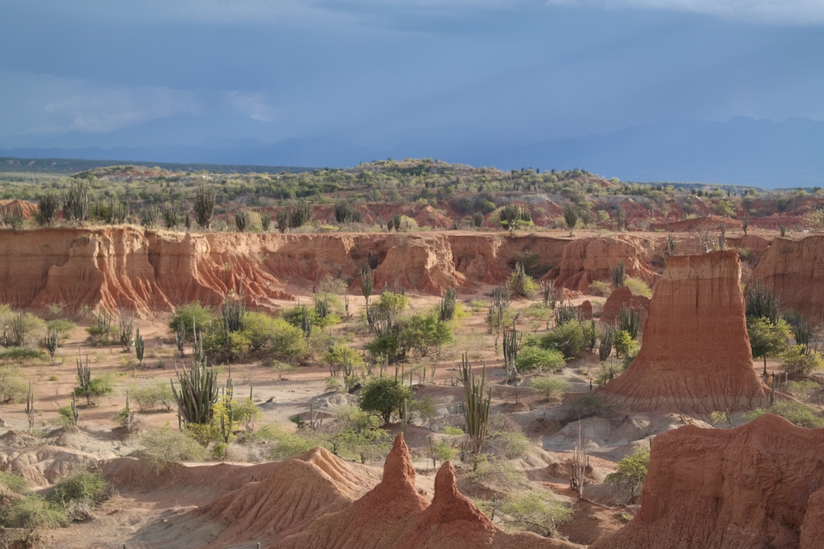 Månlandskap eller Jurassicland?