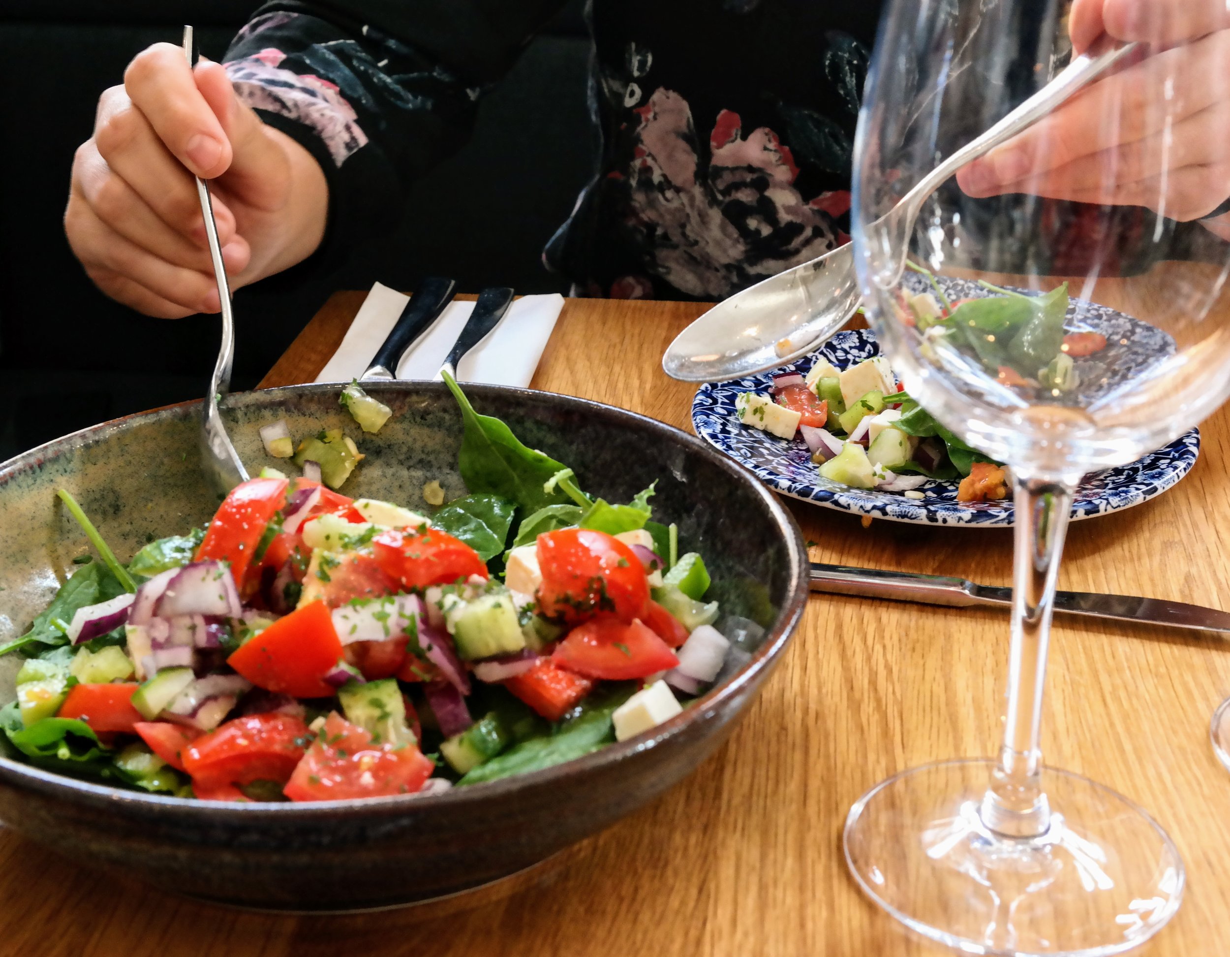 Sallad till lunchen på hotellet