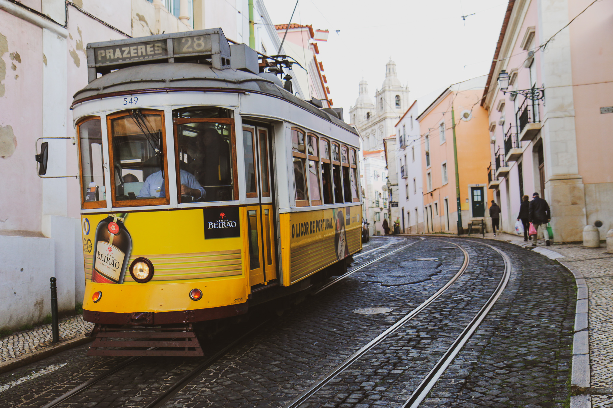 Spårvagn i gamla kvarteren, Alfama. Foto: Jessica Jeppson