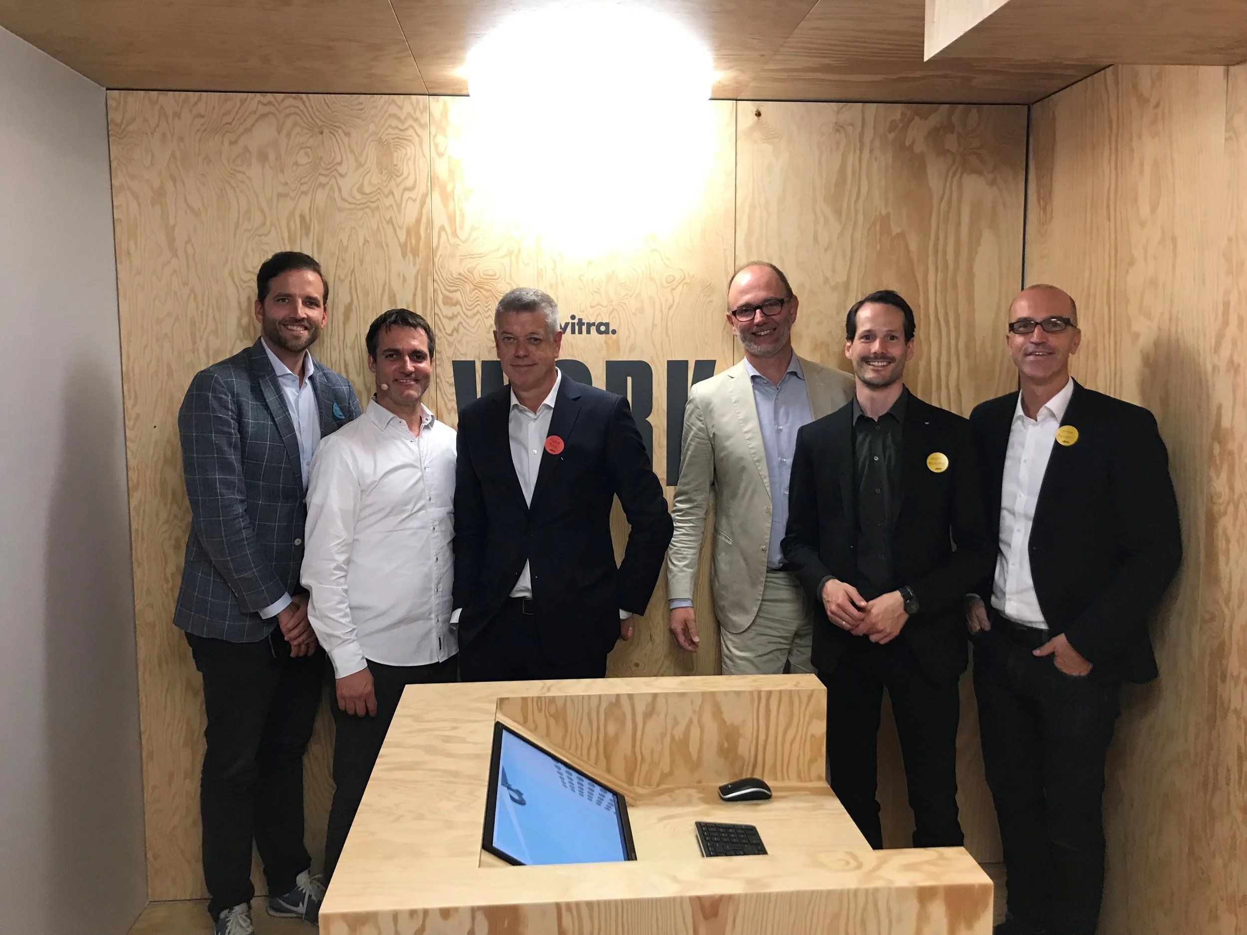 Gruppenbild Podiumsdiskussion.jpg