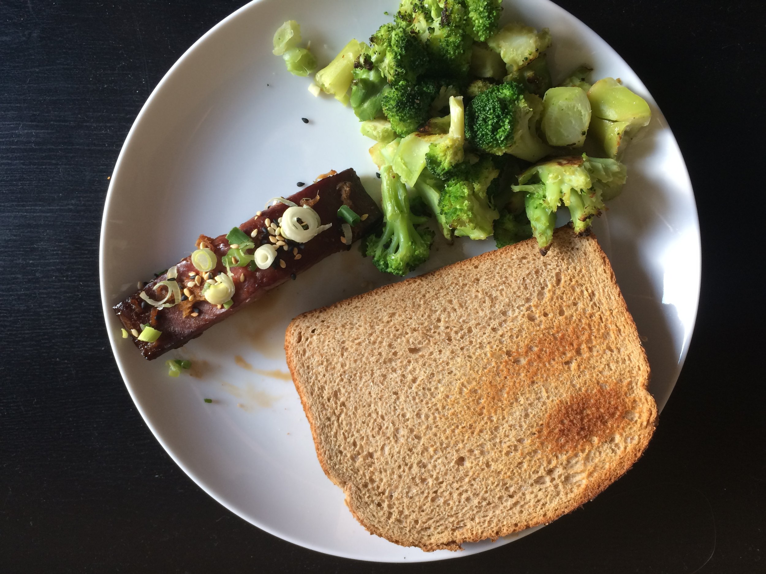 asiansalmonbroccoliandtoast